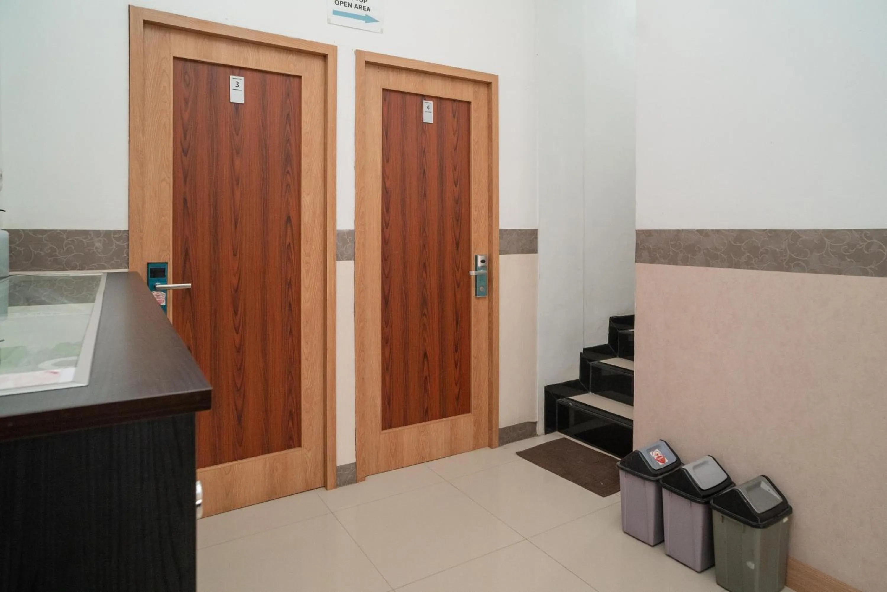 RedDoorz Syariah near Kota Cinema Mall Jatiasih