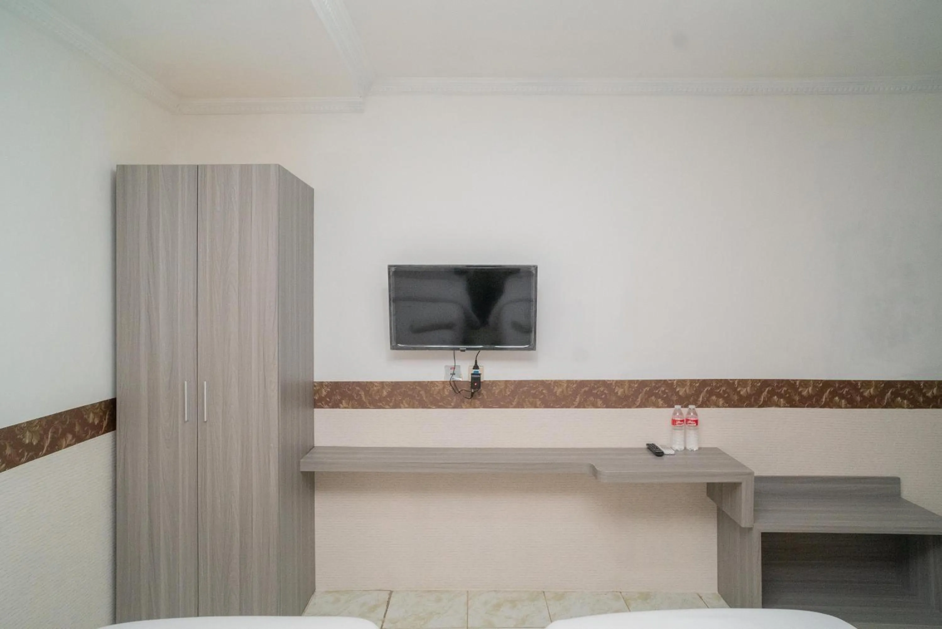 Bed in RedDoorz Syariah near Kota Cinema Mall Jatiasih