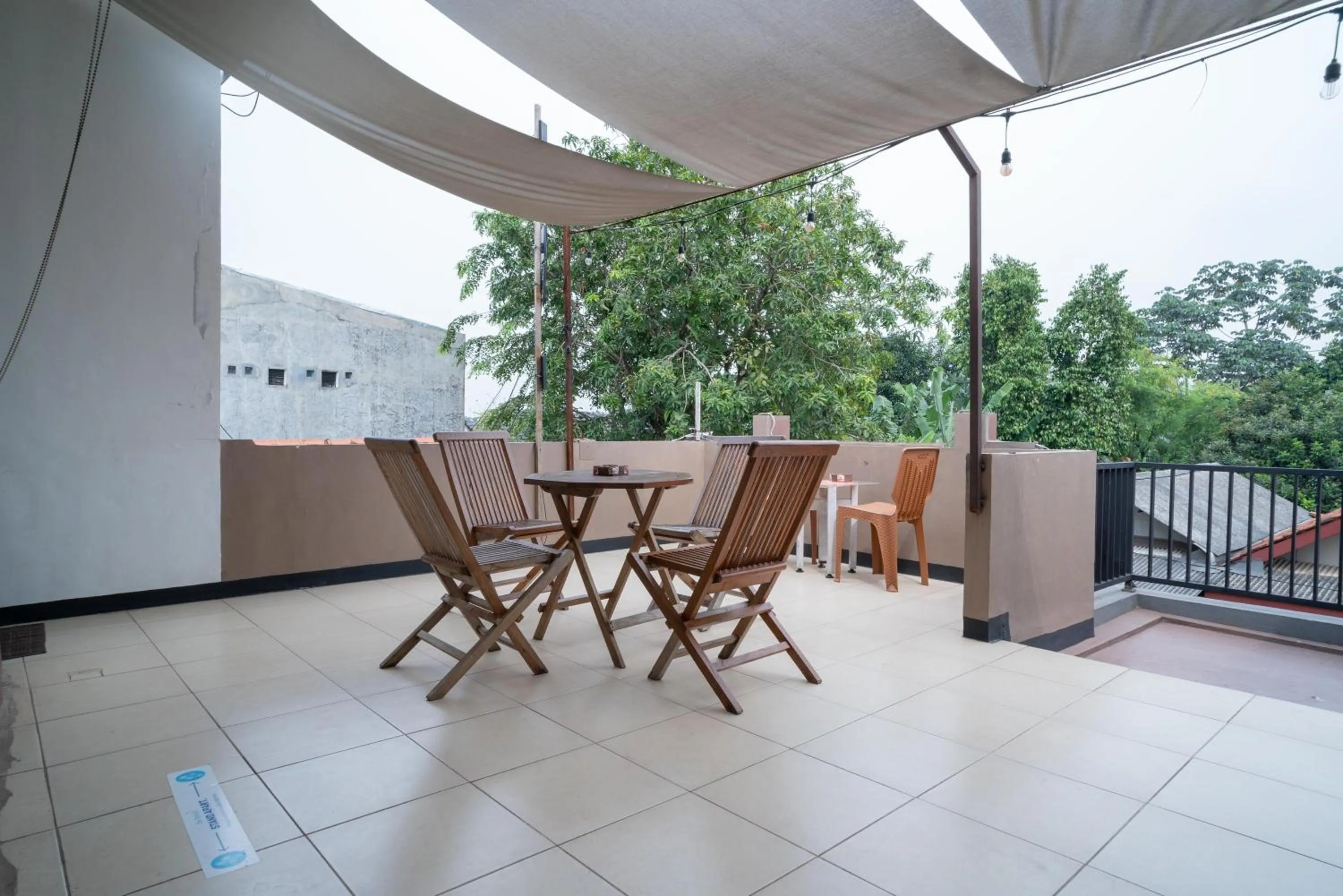 RedDoorz Syariah near Kota Cinema Mall Jatiasih