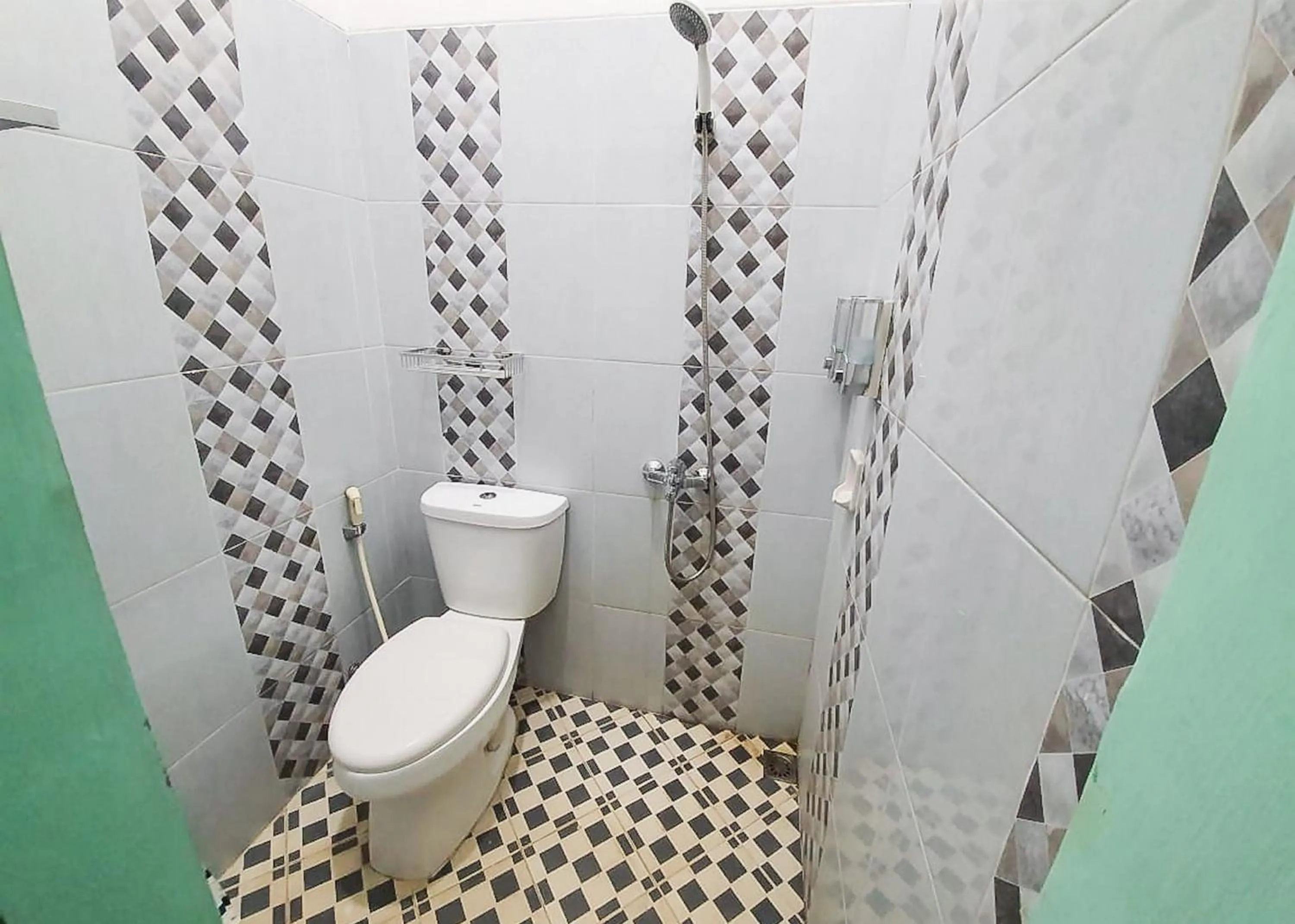 RedDoorz Syariah near Kota Cinema Mall Jatiasih