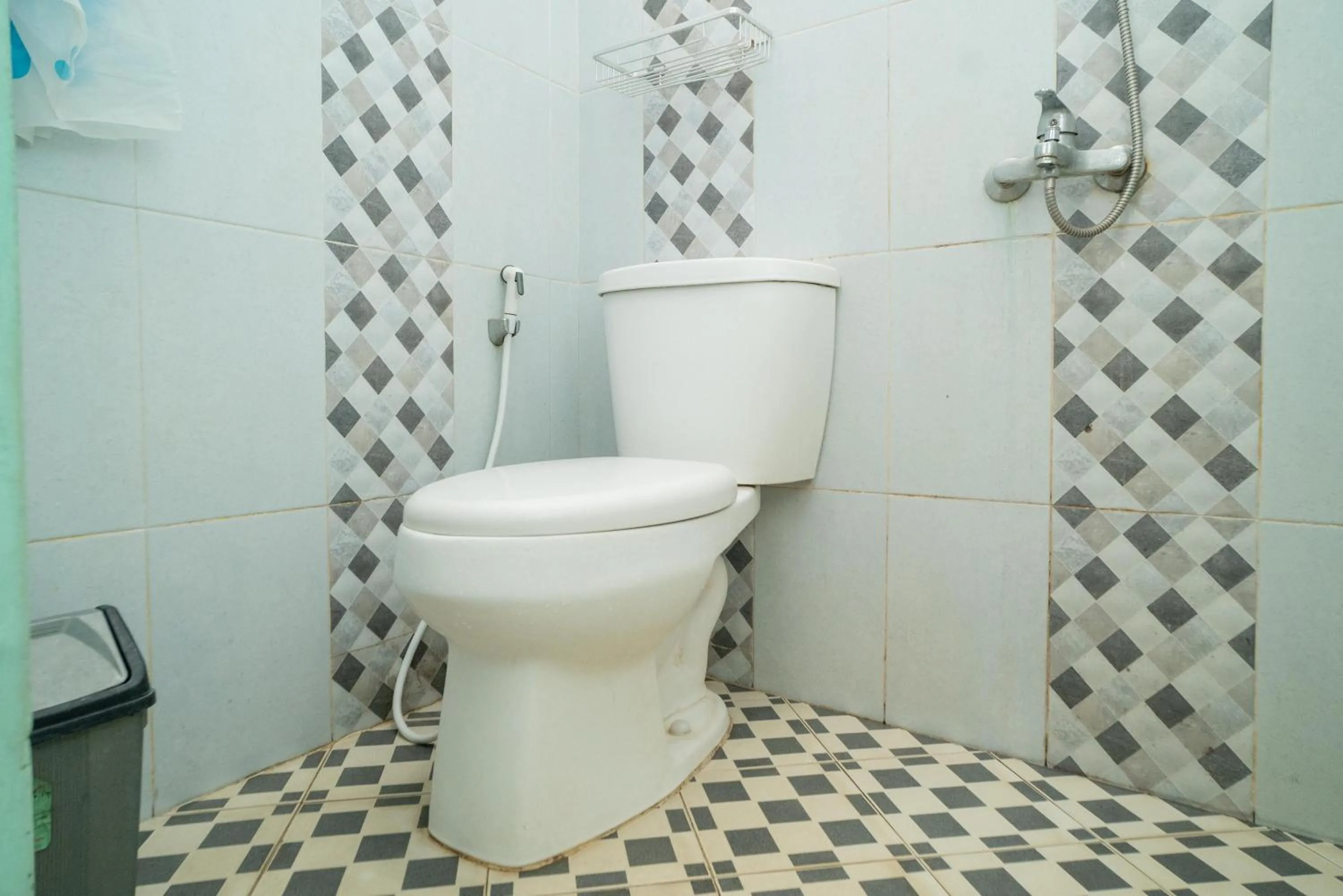 RedDoorz Syariah near Kota Cinema Mall Jatiasih