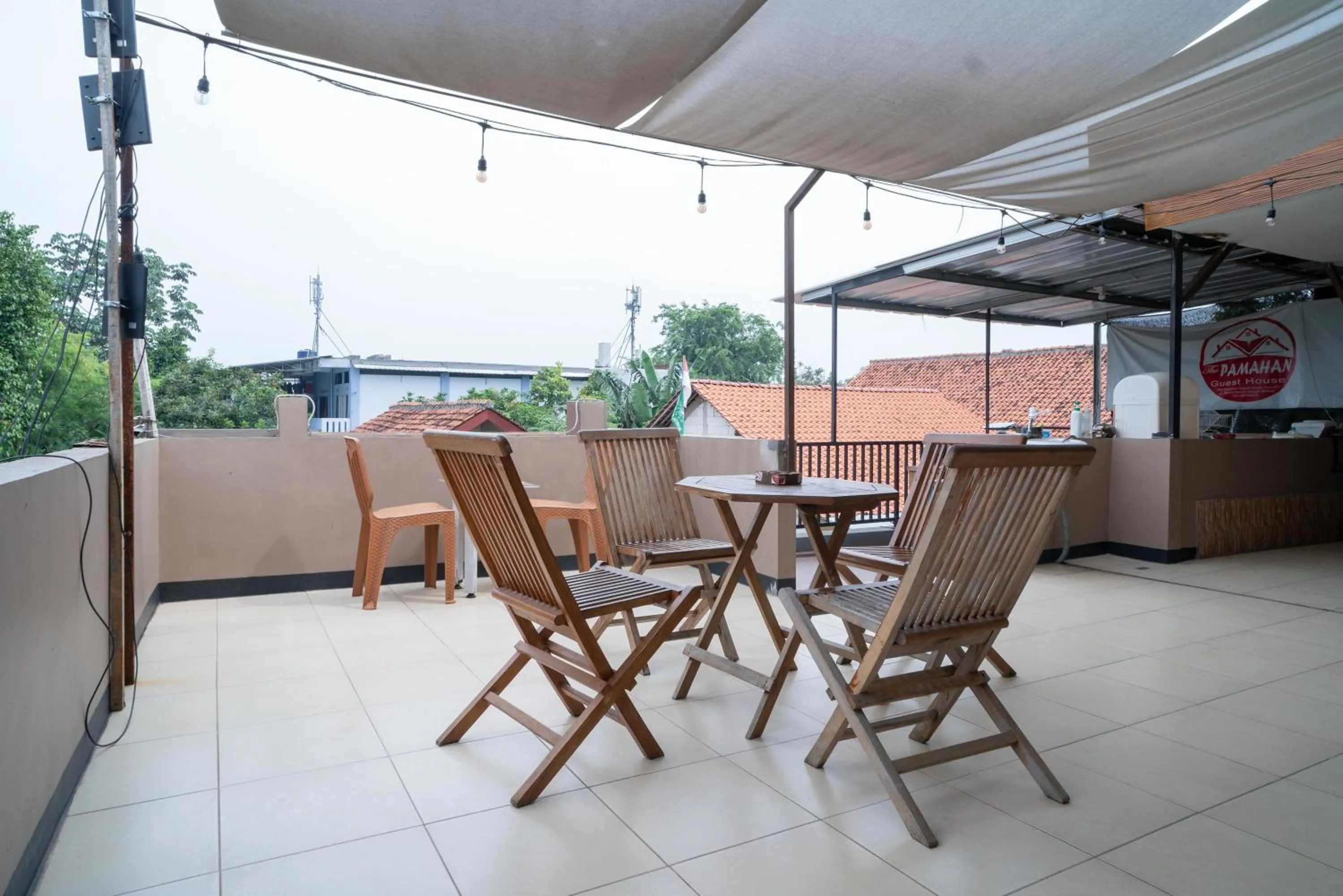 RedDoorz Syariah near Kota Cinema Mall Jatiasih