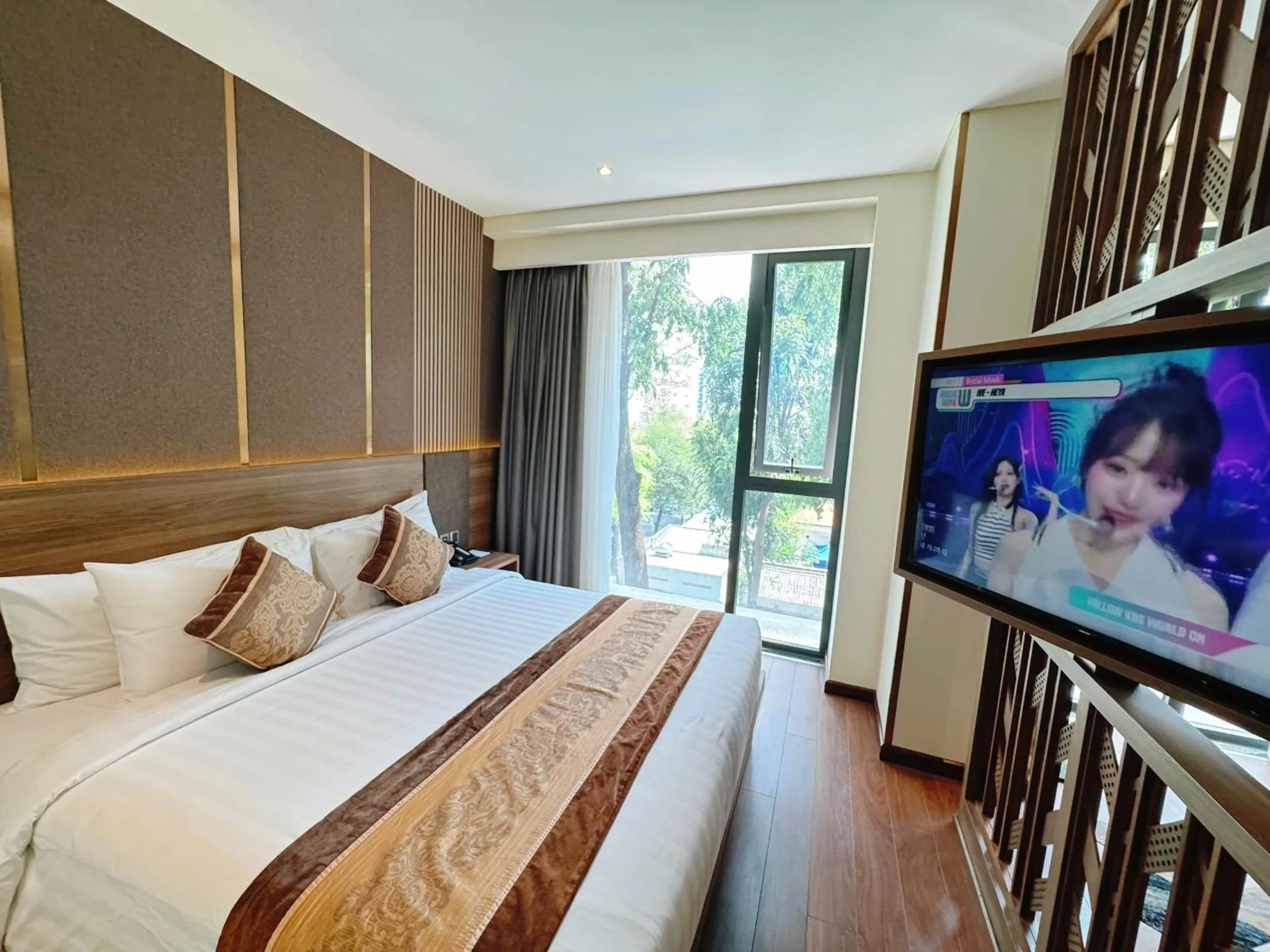 View (from property/room), Bed in Northern Charm Hotel