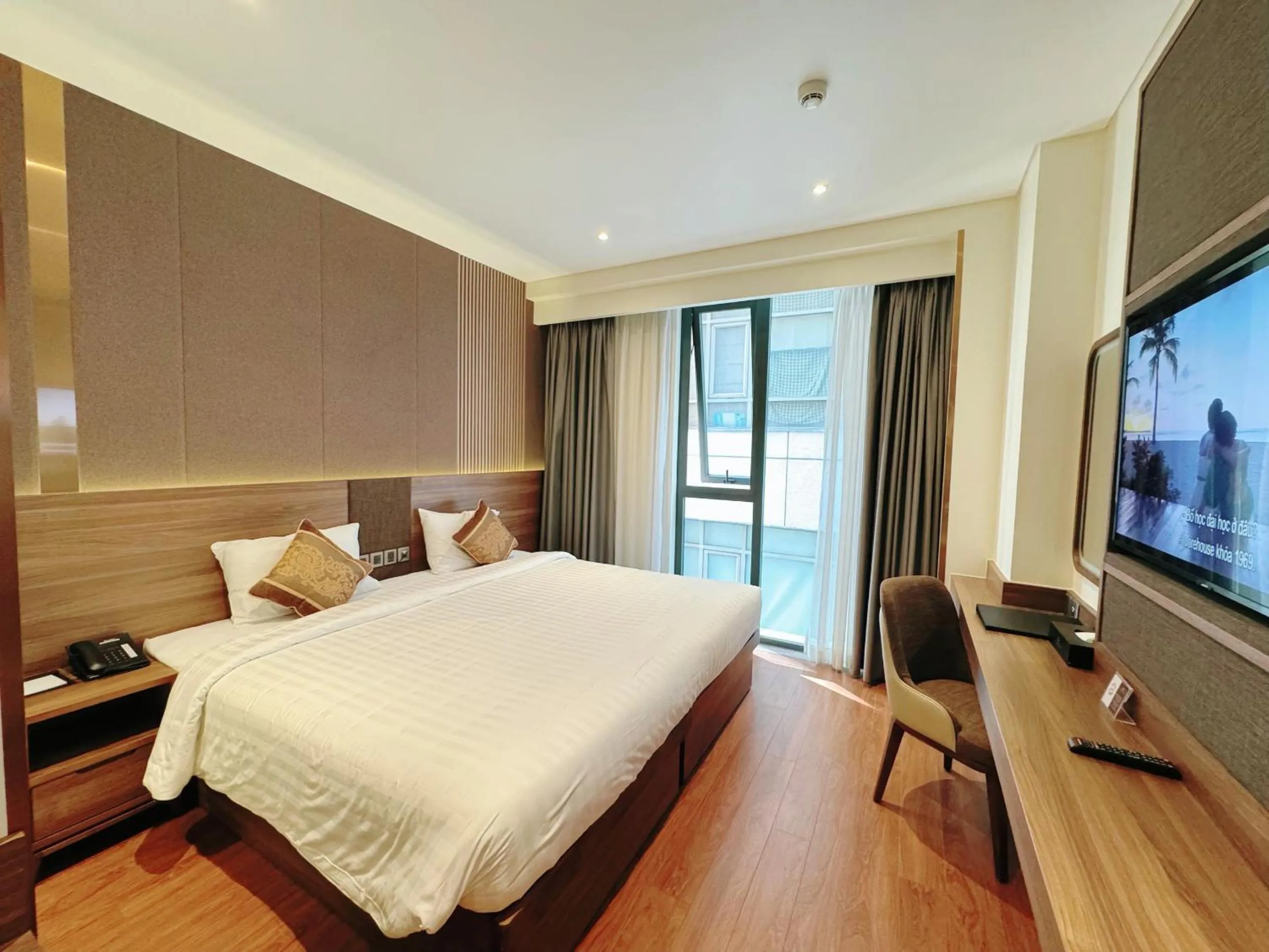 View (from property/room), Bed in Northern Charm Hotel