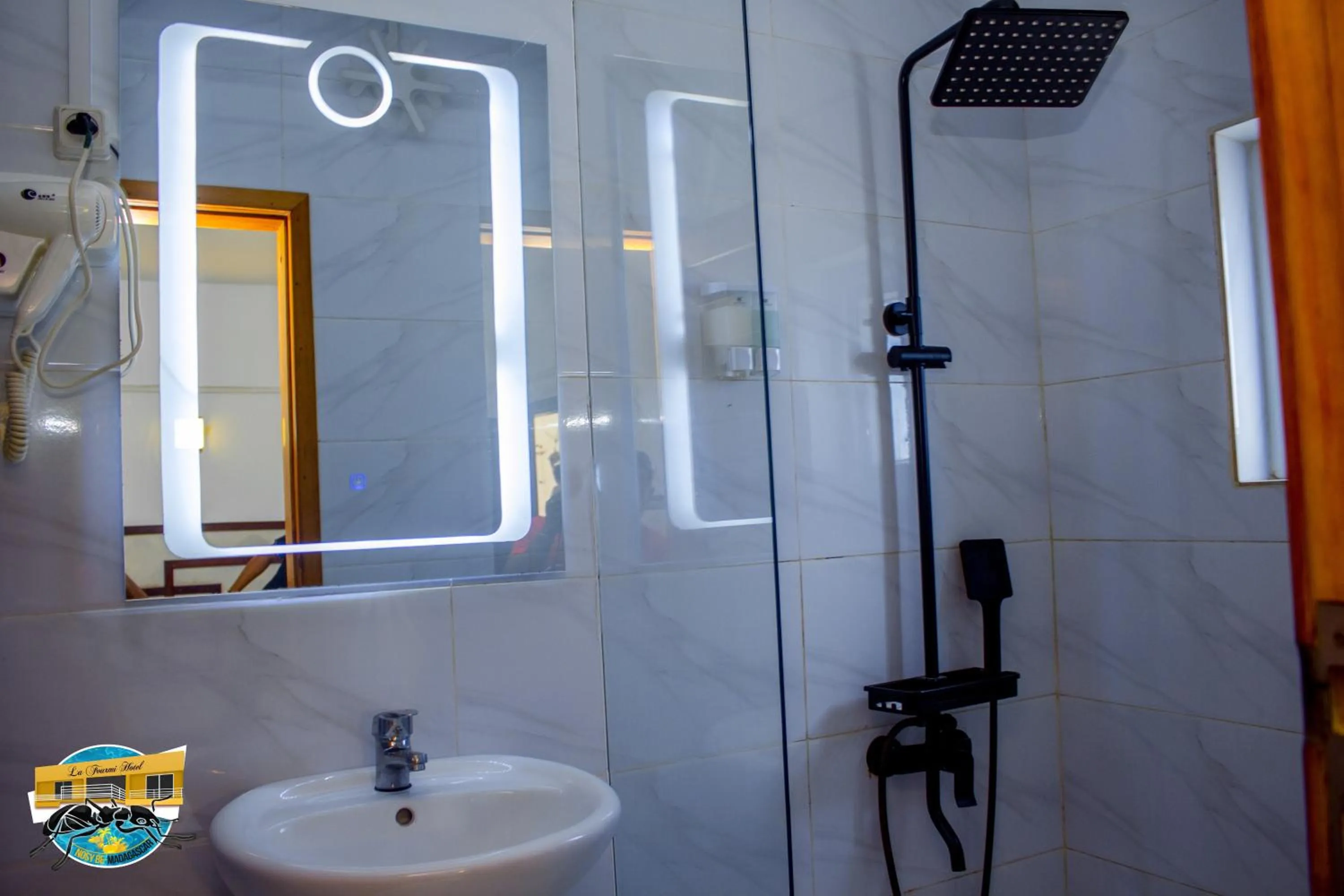 Shower in La Fourmi Hotel