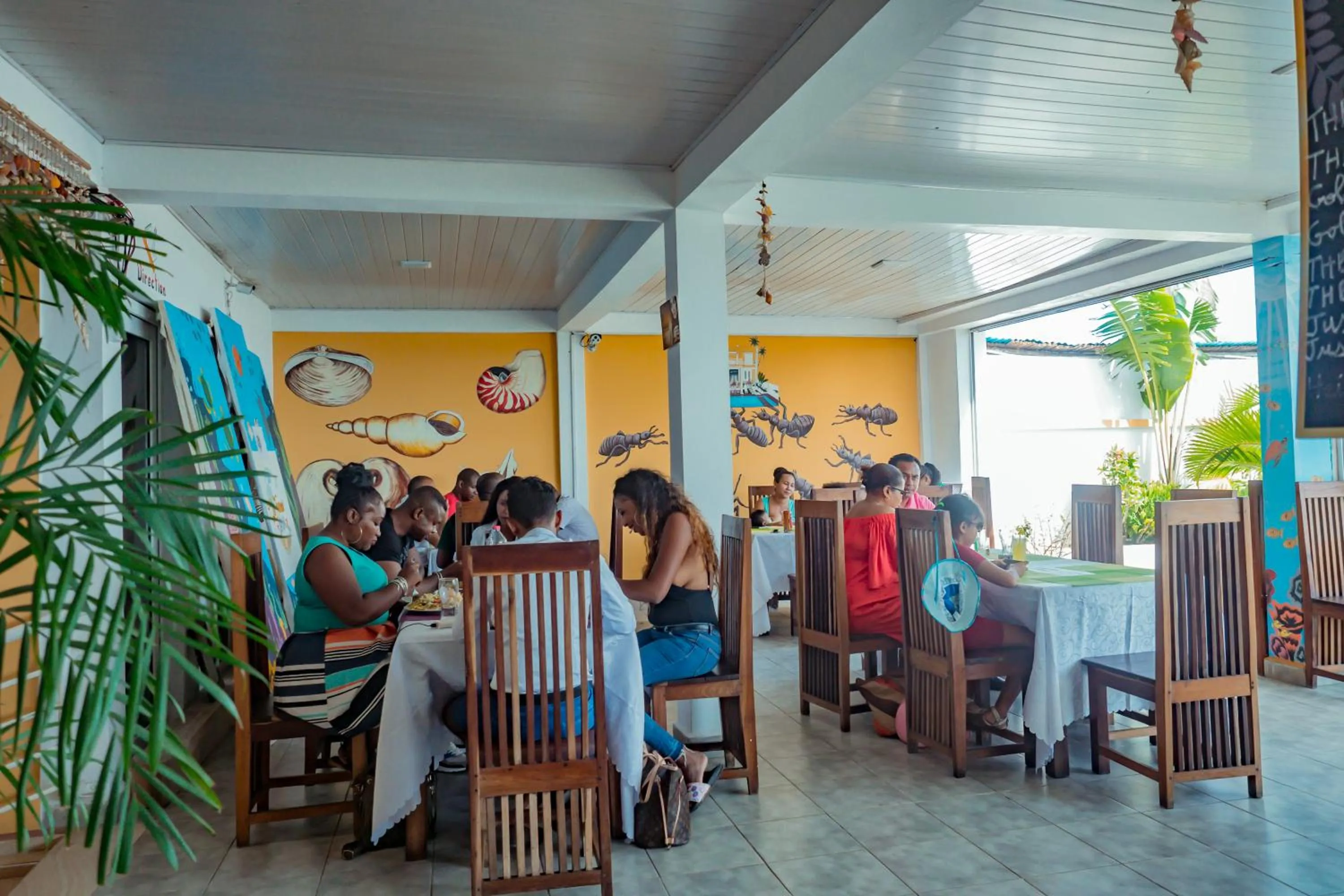 Restaurant/places to eat in La Fourmi Hotel