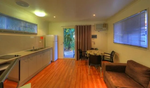 Kitchen or kitchenette in Kookaburra Holiday Park