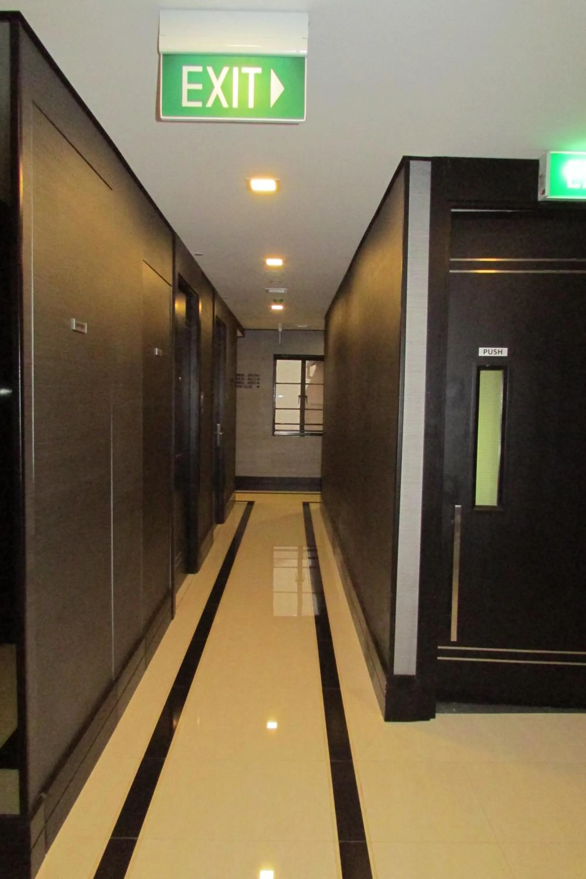 Logo/Certificate/Sign in The Southbridge Hotel