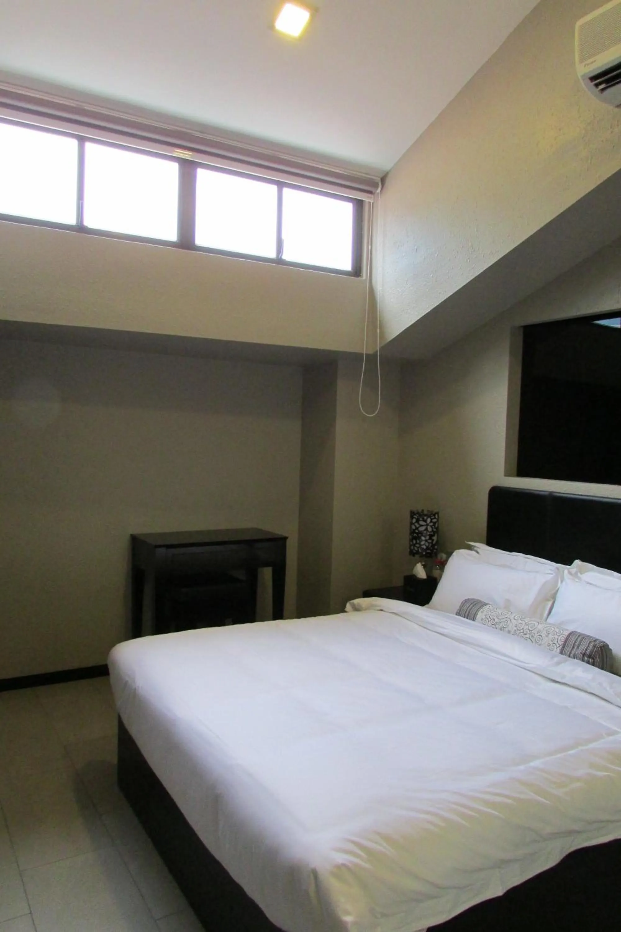 Bed in The Southbridge Hotel