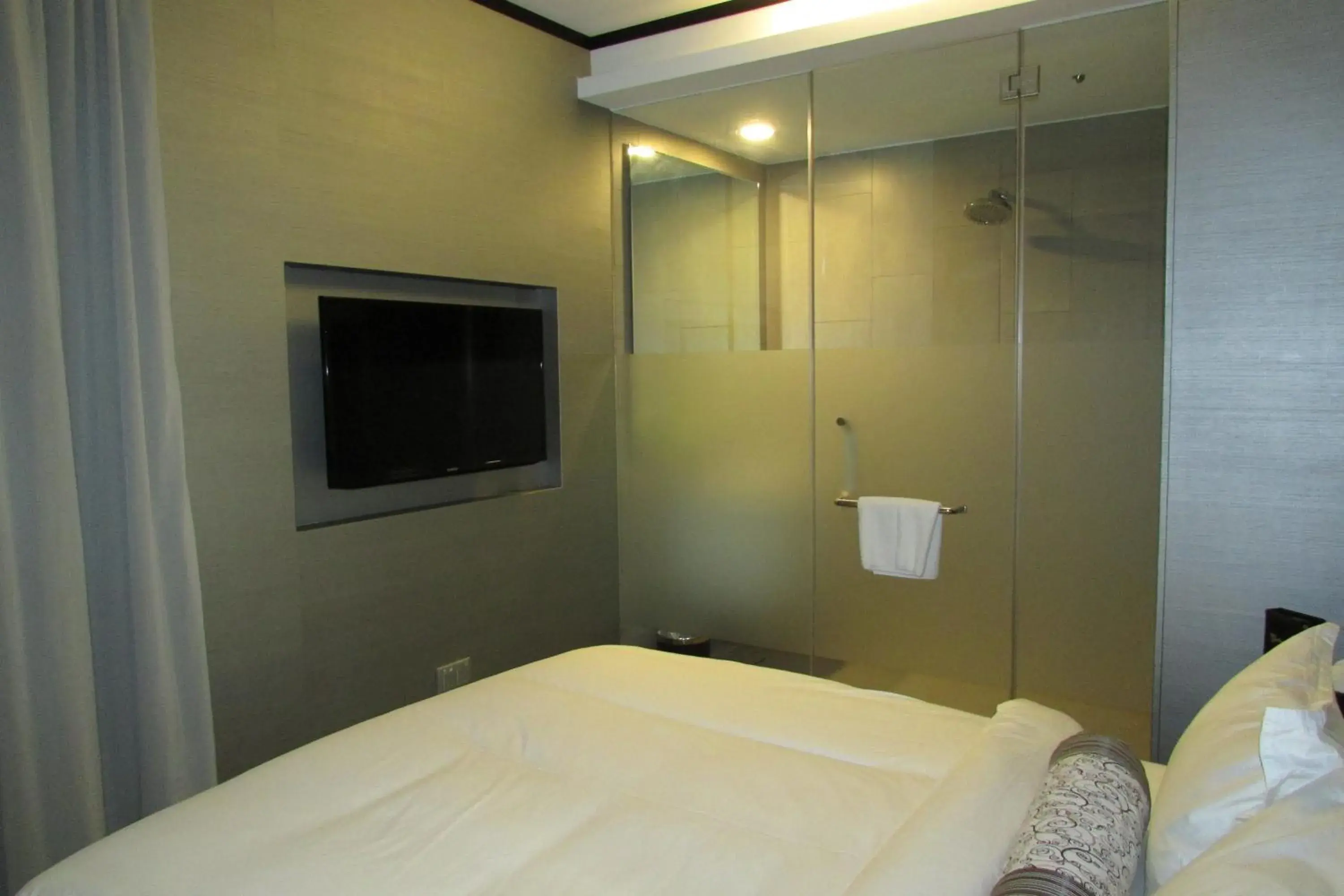 Deluxe Queen Room in The Southbridge Hotel Deluxe Queen Room in The Southbridge Hotel