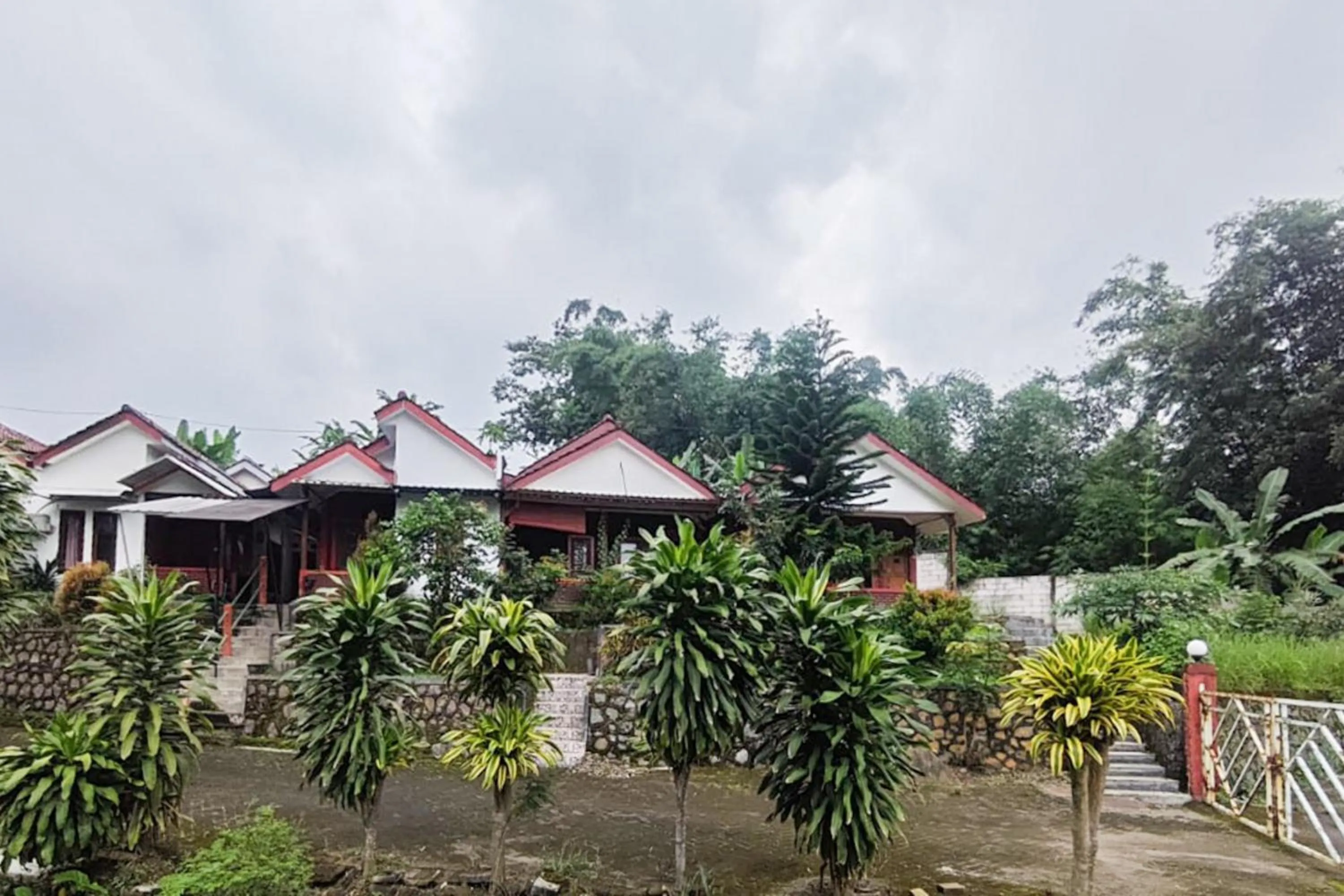 Property building in Villa Kampoeng City Pacet Mitra RedDoorz