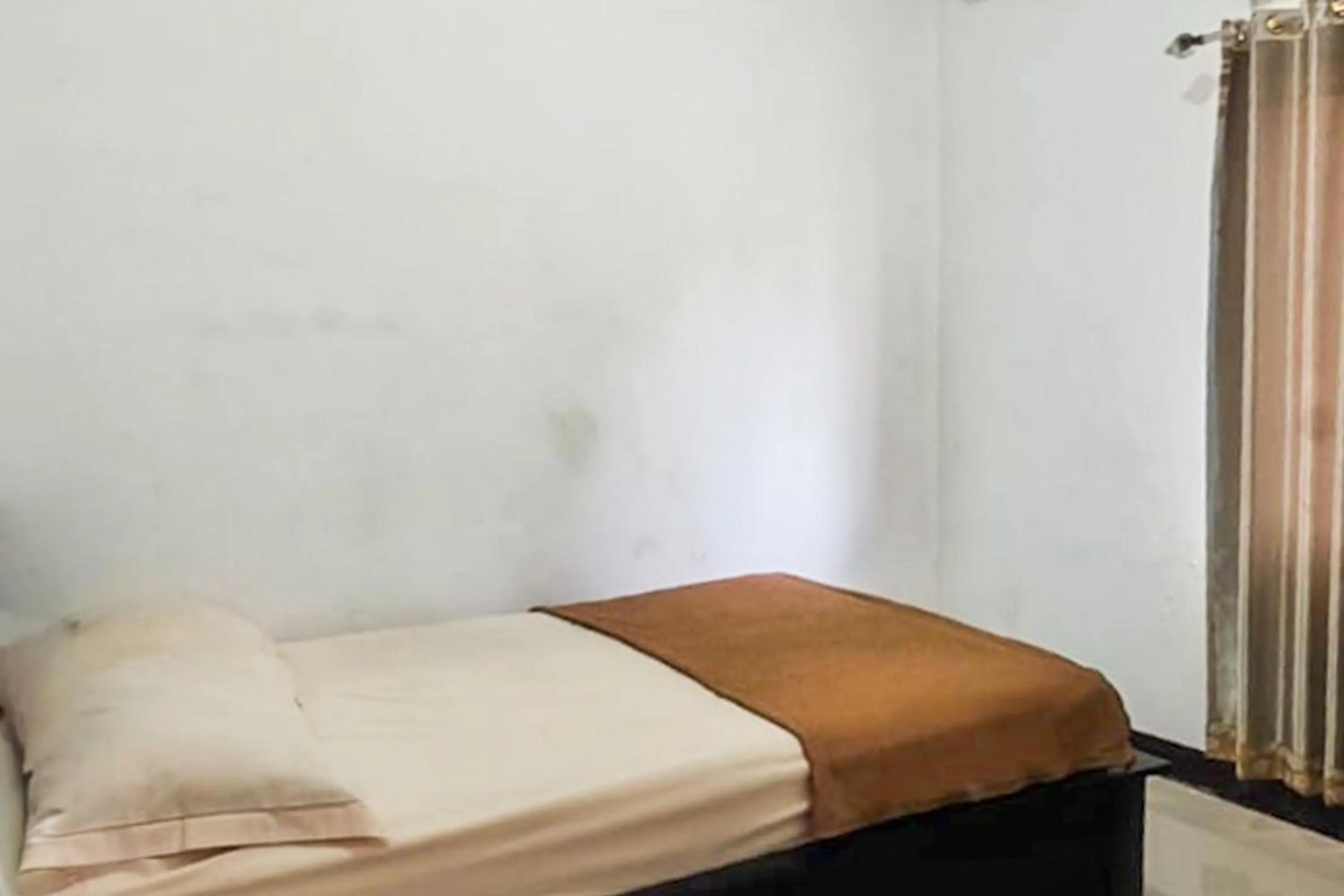 Bedroom, Bed in Villa Kampoeng City Pacet Mitra RedDoorz