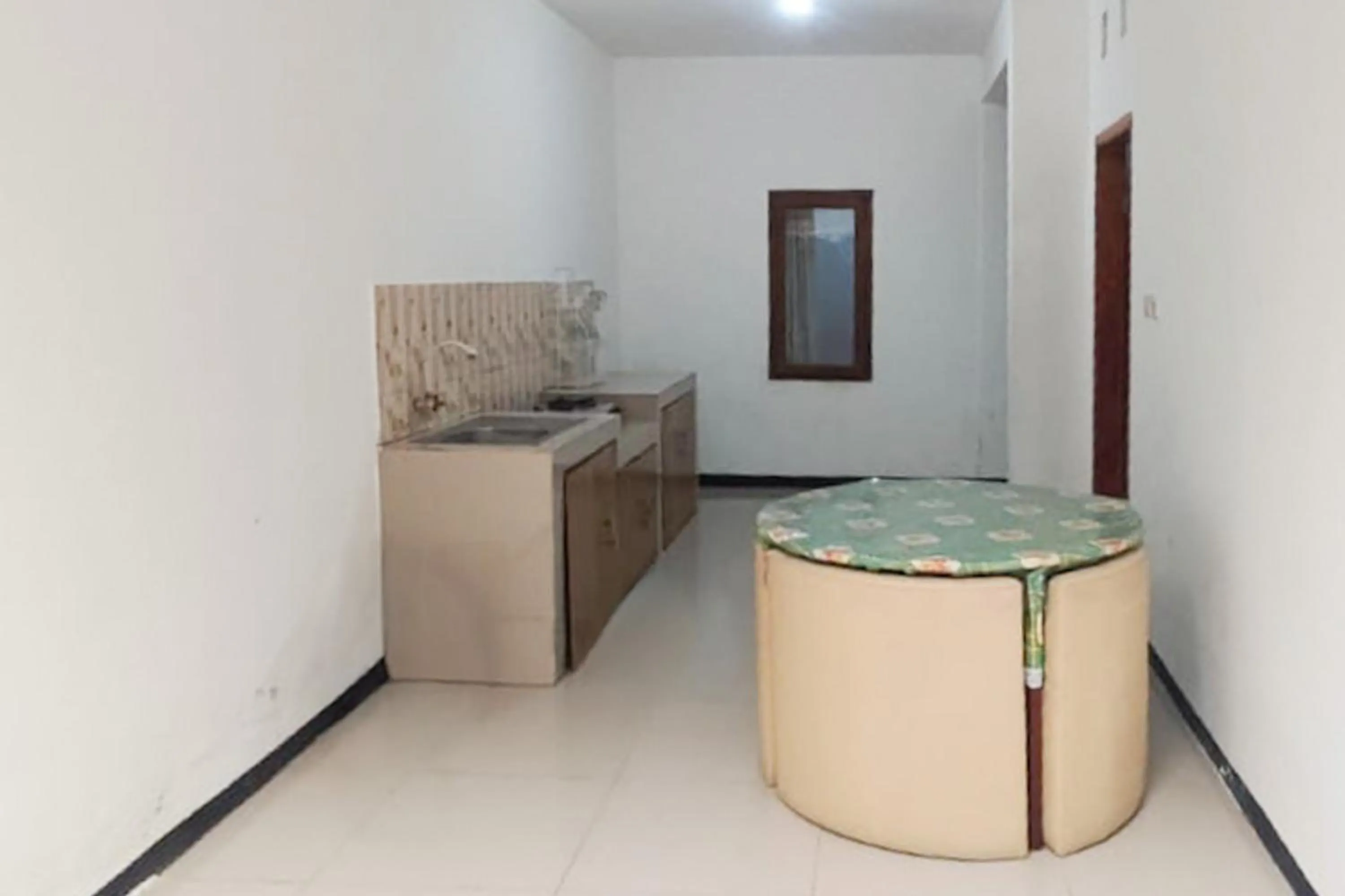 Kitchen or kitchenette in Villa Kampoeng City Pacet Mitra RedDoorz