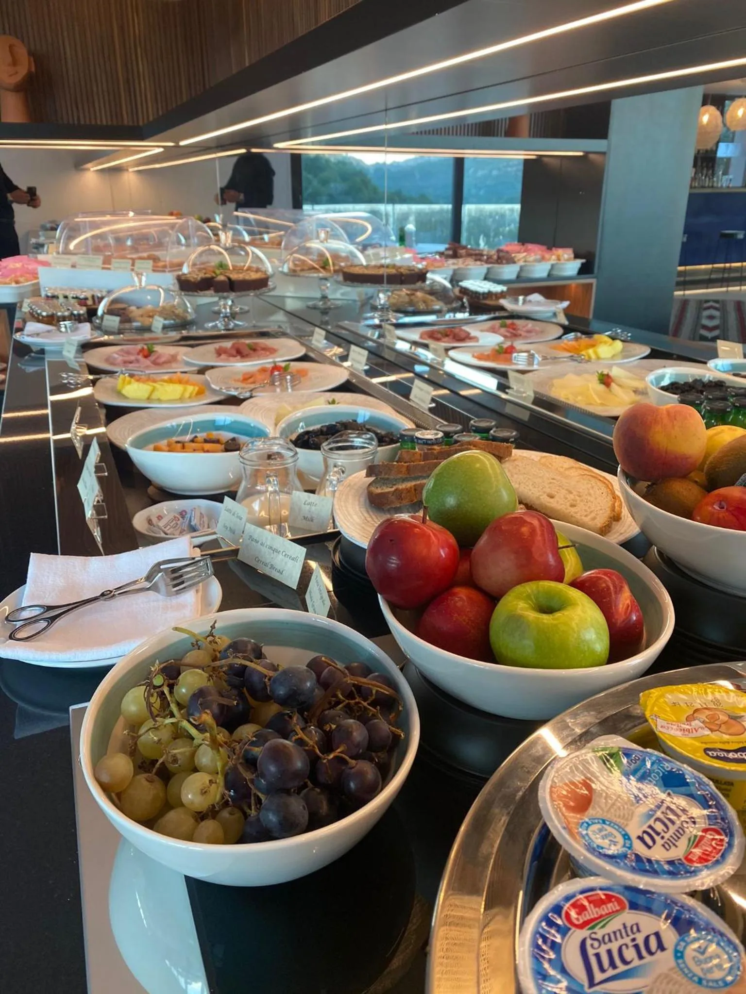 Buffet breakfast in Hotel delle Rose a Luxury Boutique Hotel