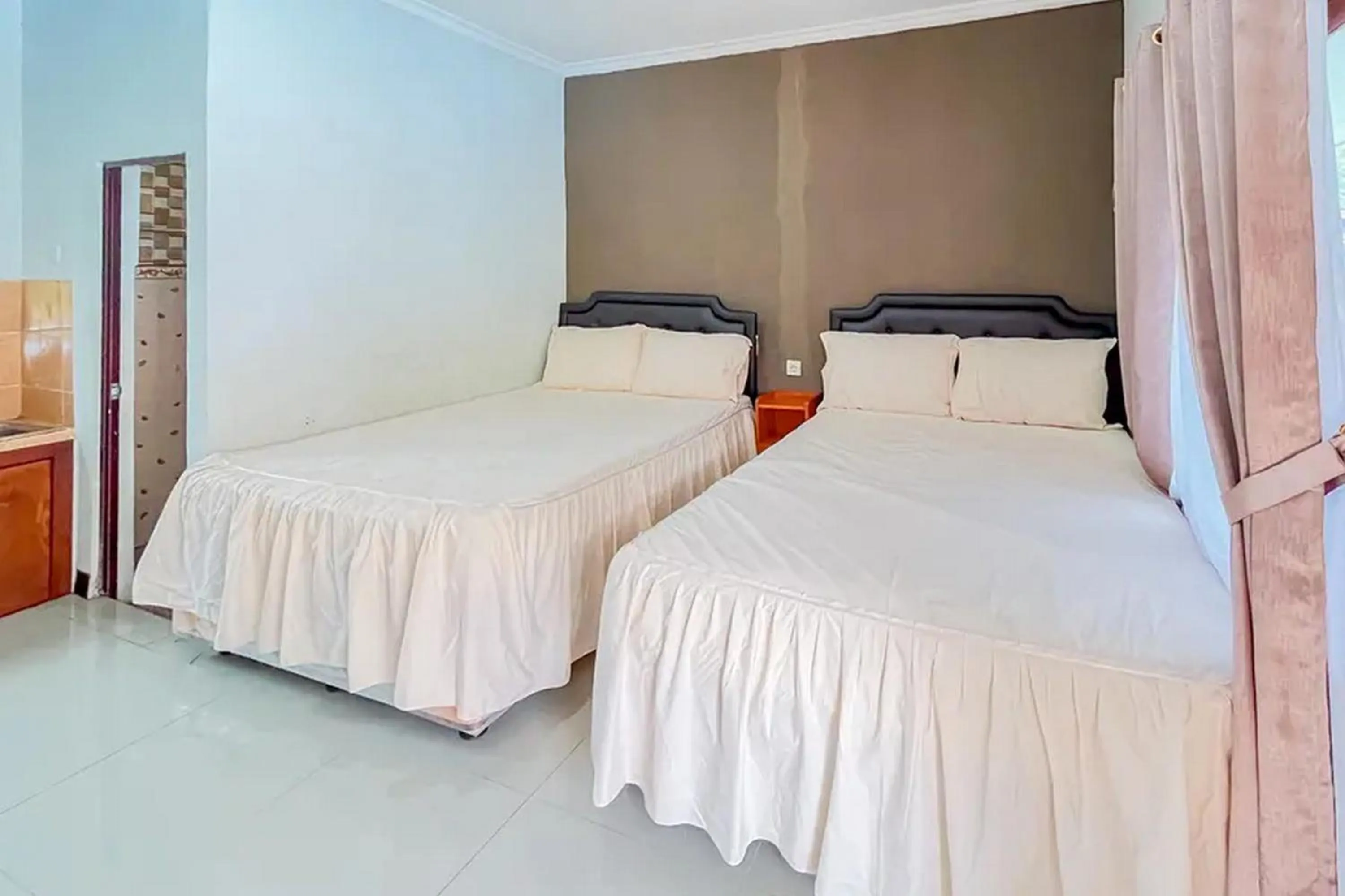 Bed in Villa Kampoeng City Wonosalam Mitra RedDoorz