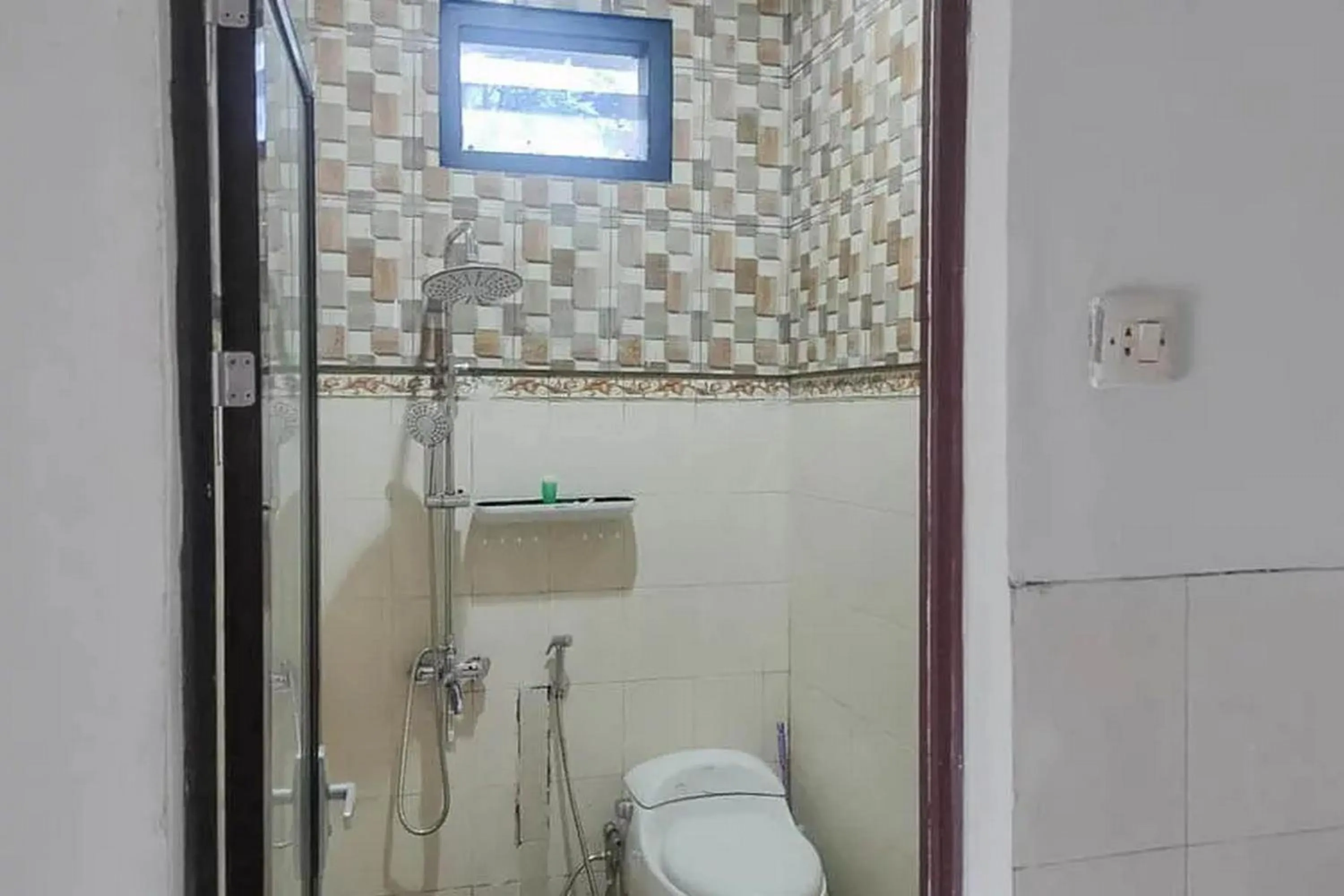 Bathroom in Villa Kampoeng City Wonosalam Mitra RedDoorz