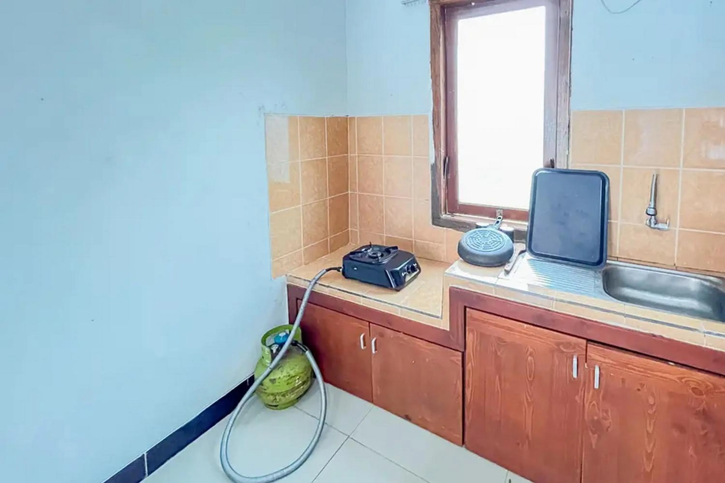 Kitchen or kitchenette in Villa Kampoeng City Wonosalam Mitra RedDoorz