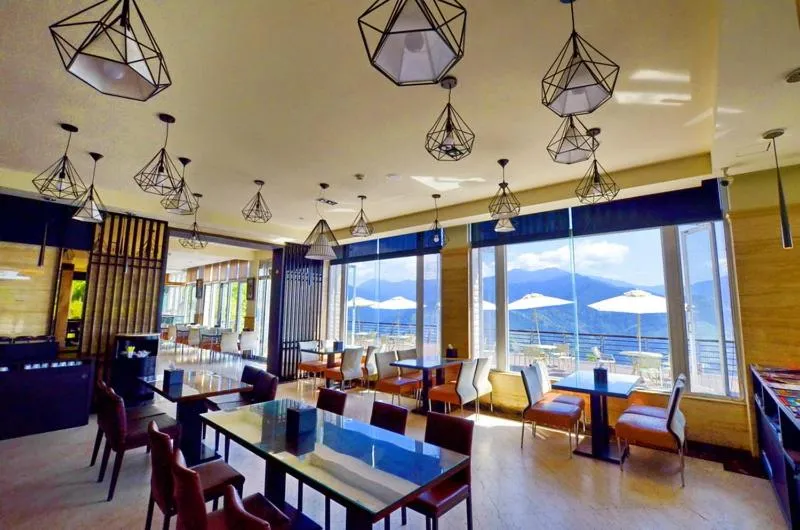 Restaurant/places to eat in Jun Yue Hanging Garden Resort