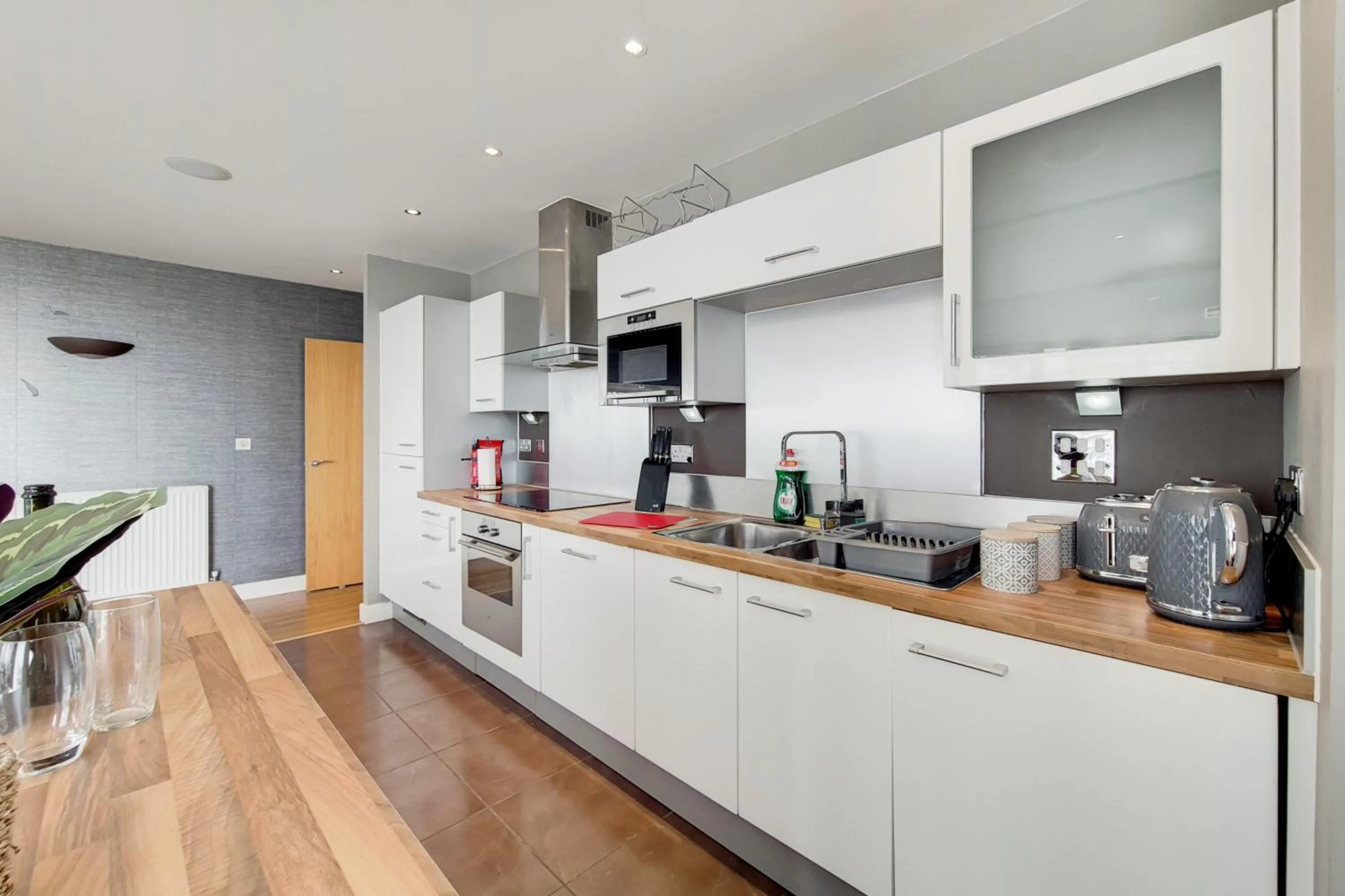 Deluxe three bedroom Apartment by London ExCeL Stays