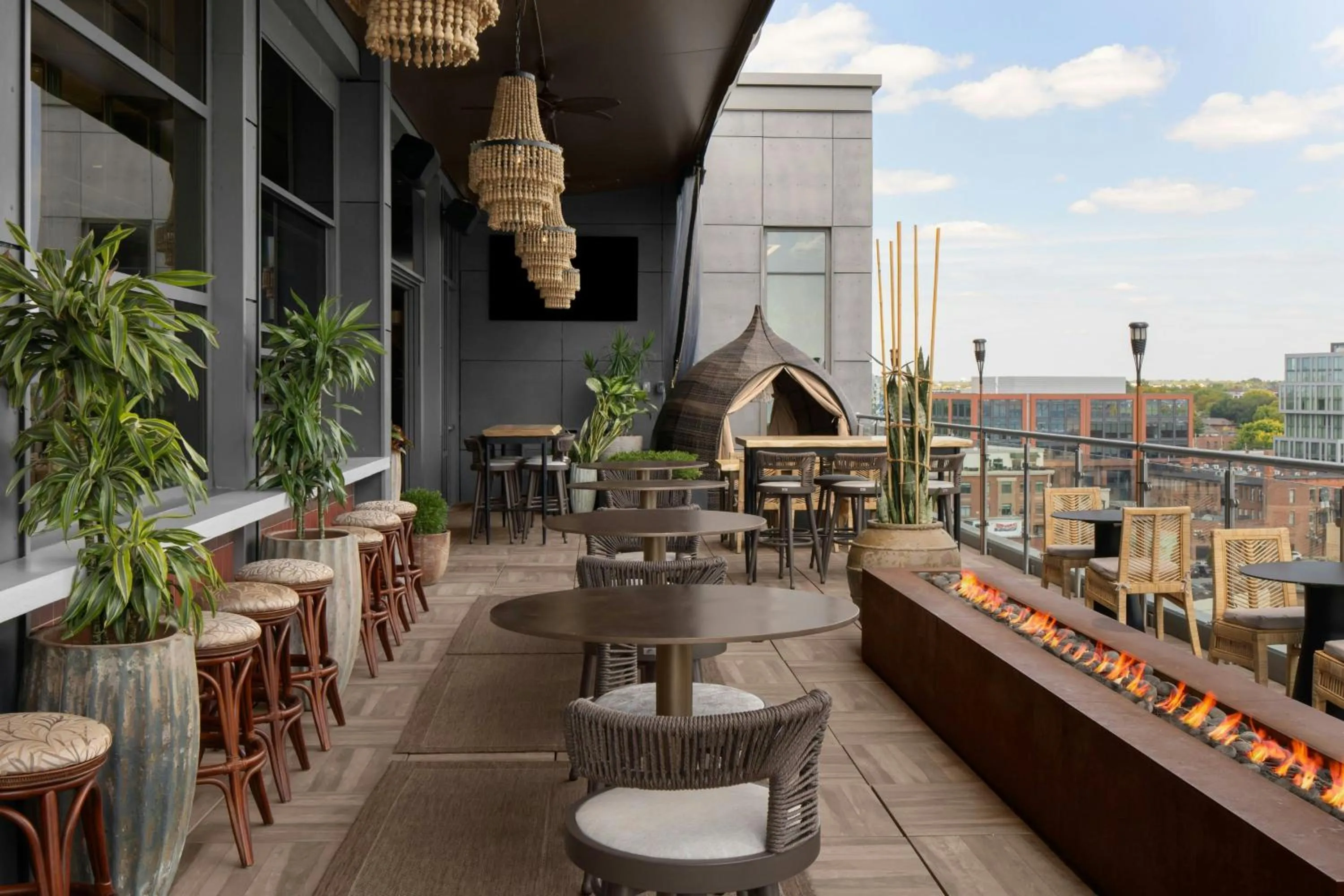 Lounge or bar in AC Hotel by Marriott Columbus Downtown