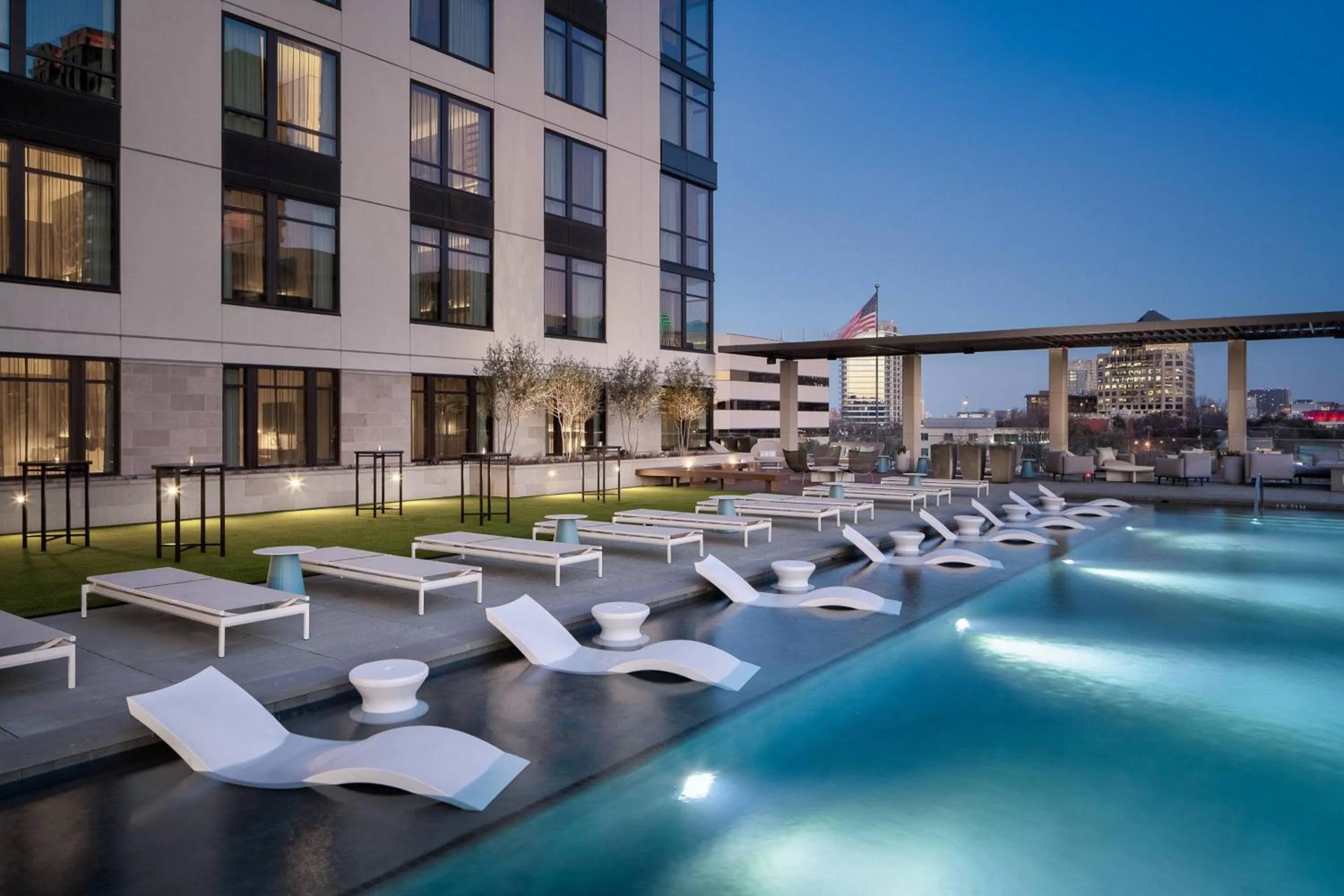 Swimming pool in Marriott Dallas Uptown