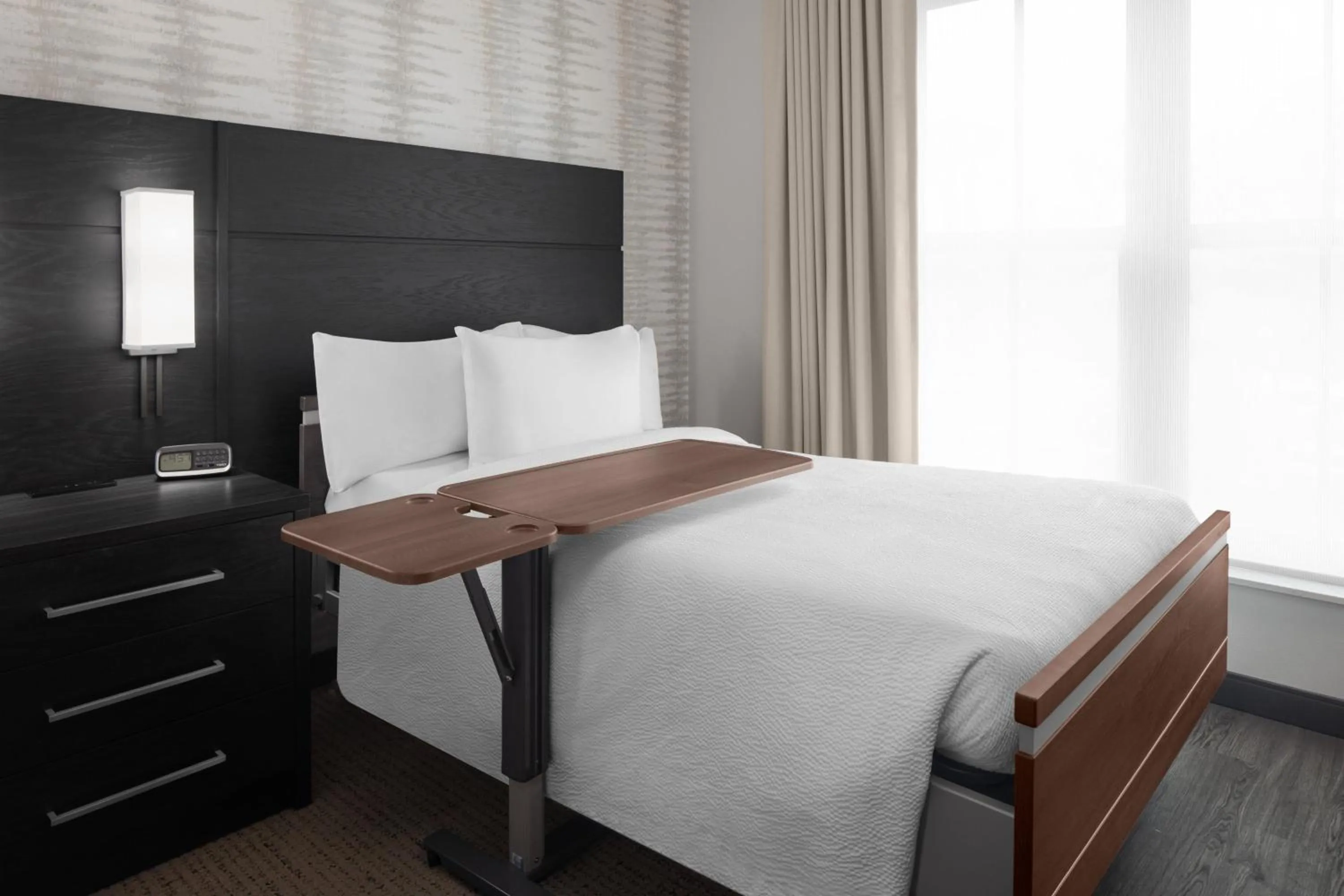 Photo of the whole room, Bed in Residence Inn By Marriott Jacksonville-Mayo Clinic Area