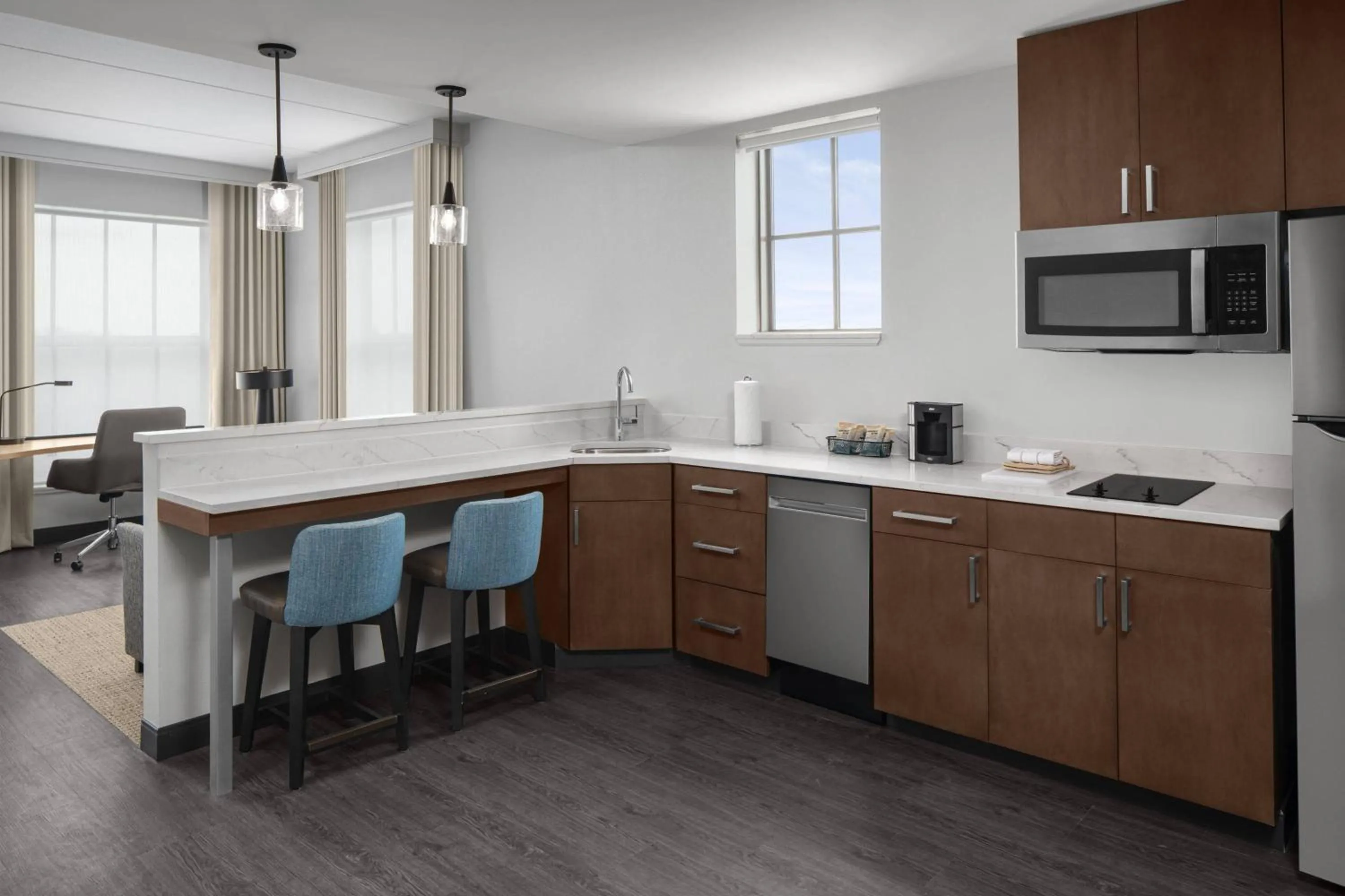 Kitchen or kitchenette in Residence Inn By Marriott Jacksonville-Mayo Clinic Area