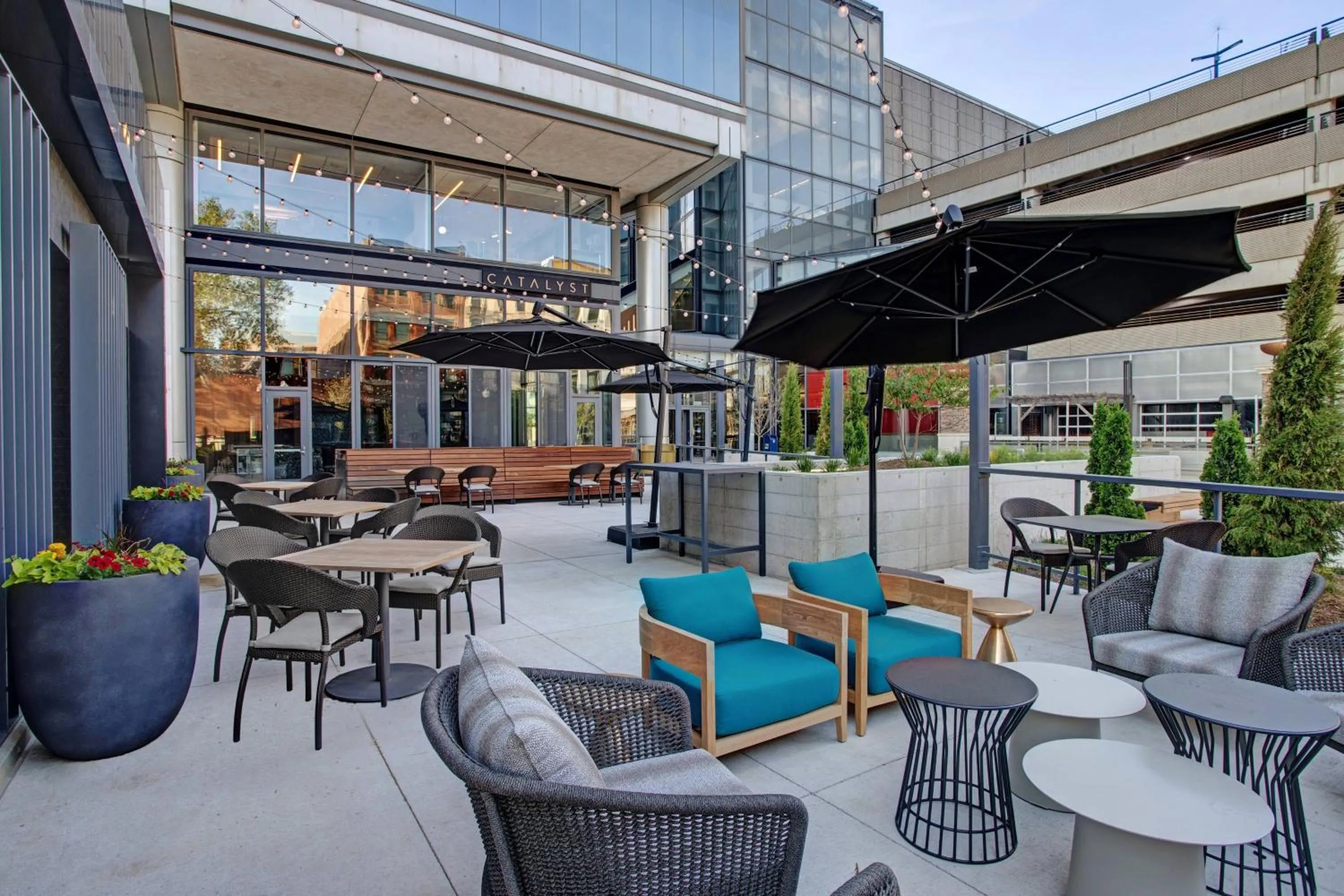 Restaurant/places to eat in The Farnam, Autograph Collection