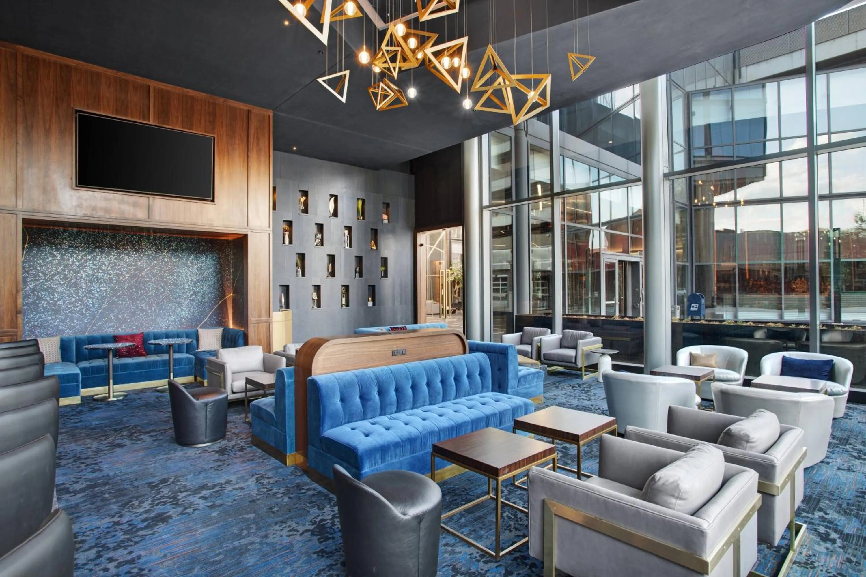 Lounge or bar in The Farnam, Autograph Collection