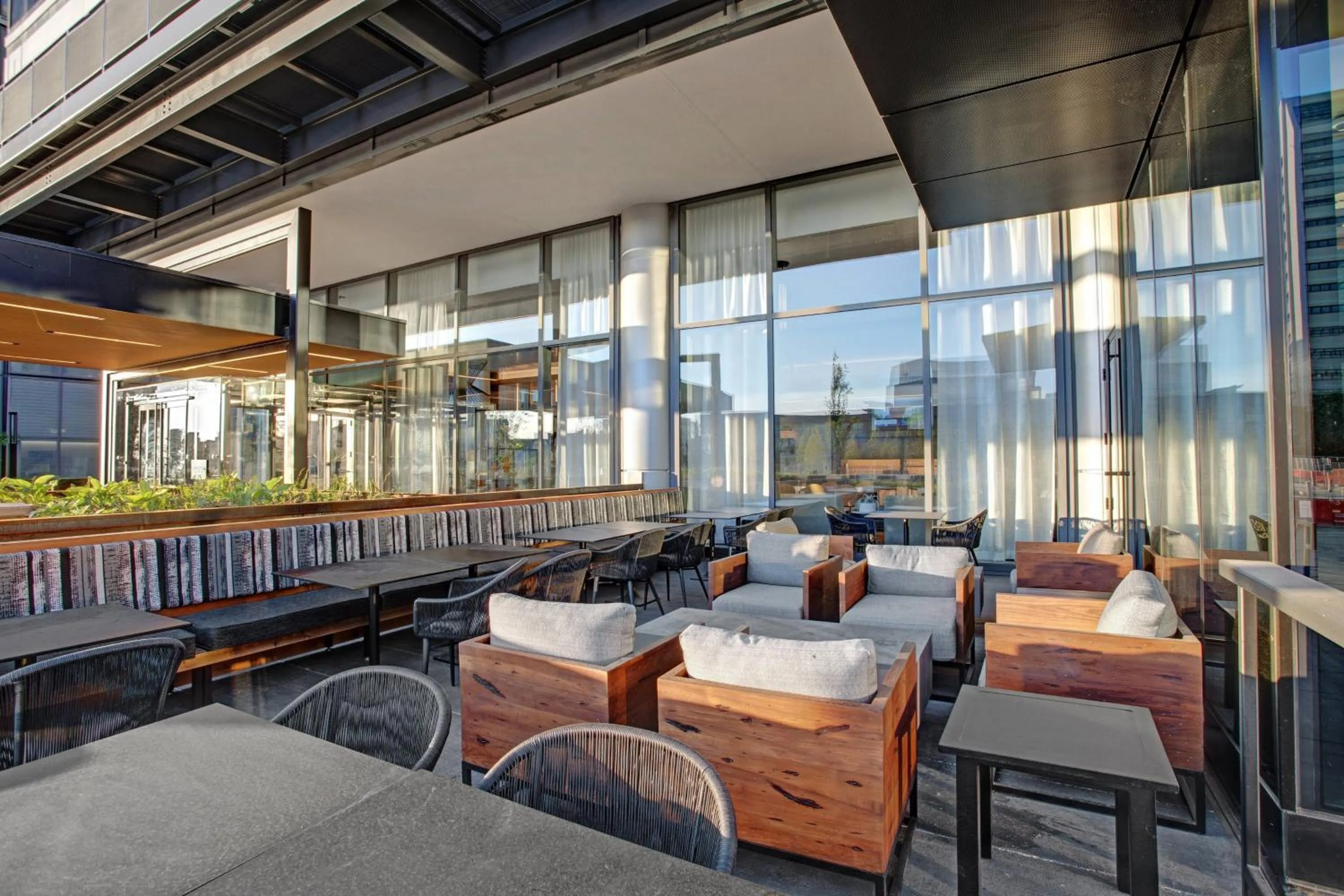 Restaurant/places to eat in The Farnam, Autograph Collection