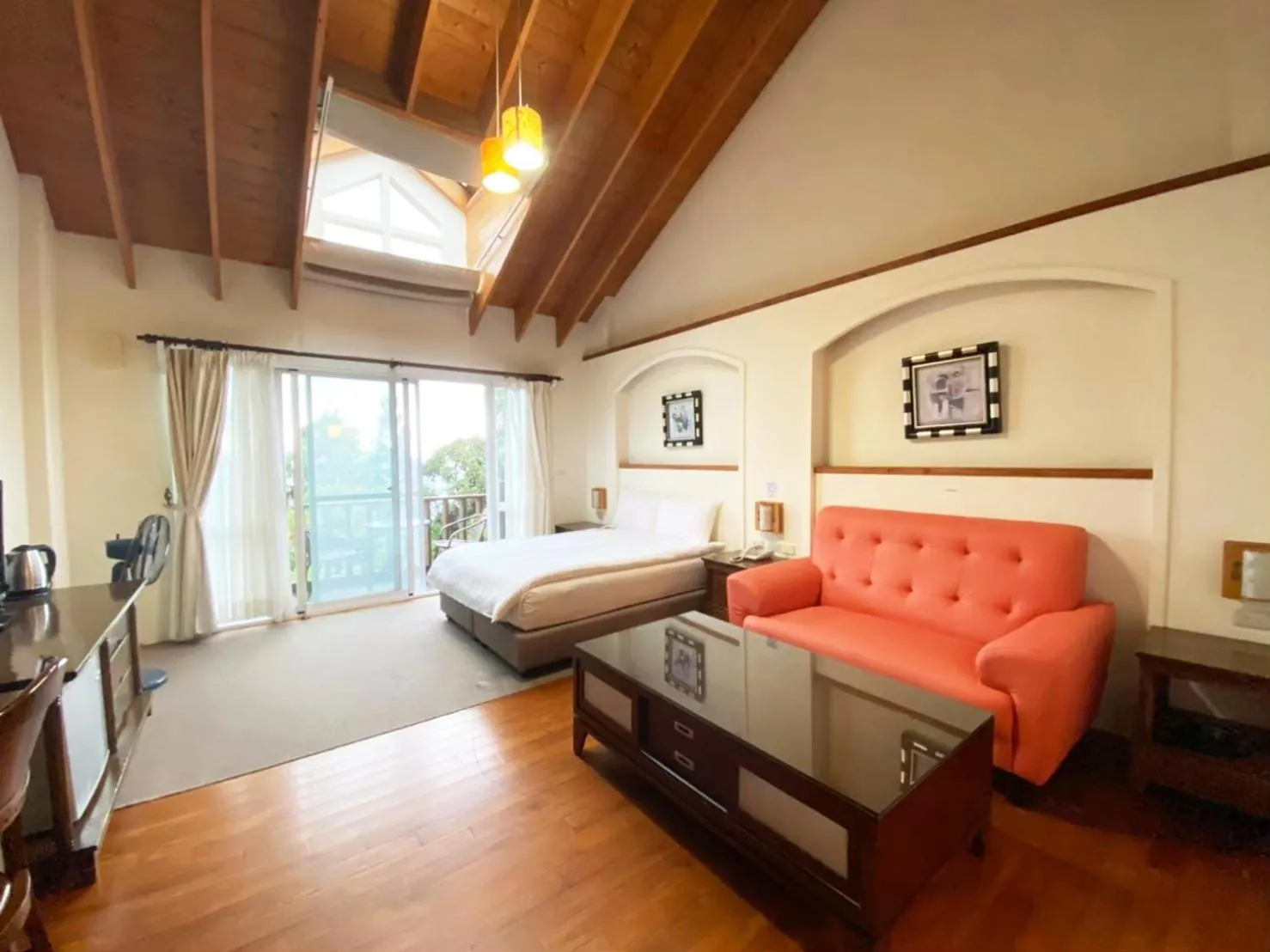 Photo of the whole room, Bed in Ailiga Travel Villa