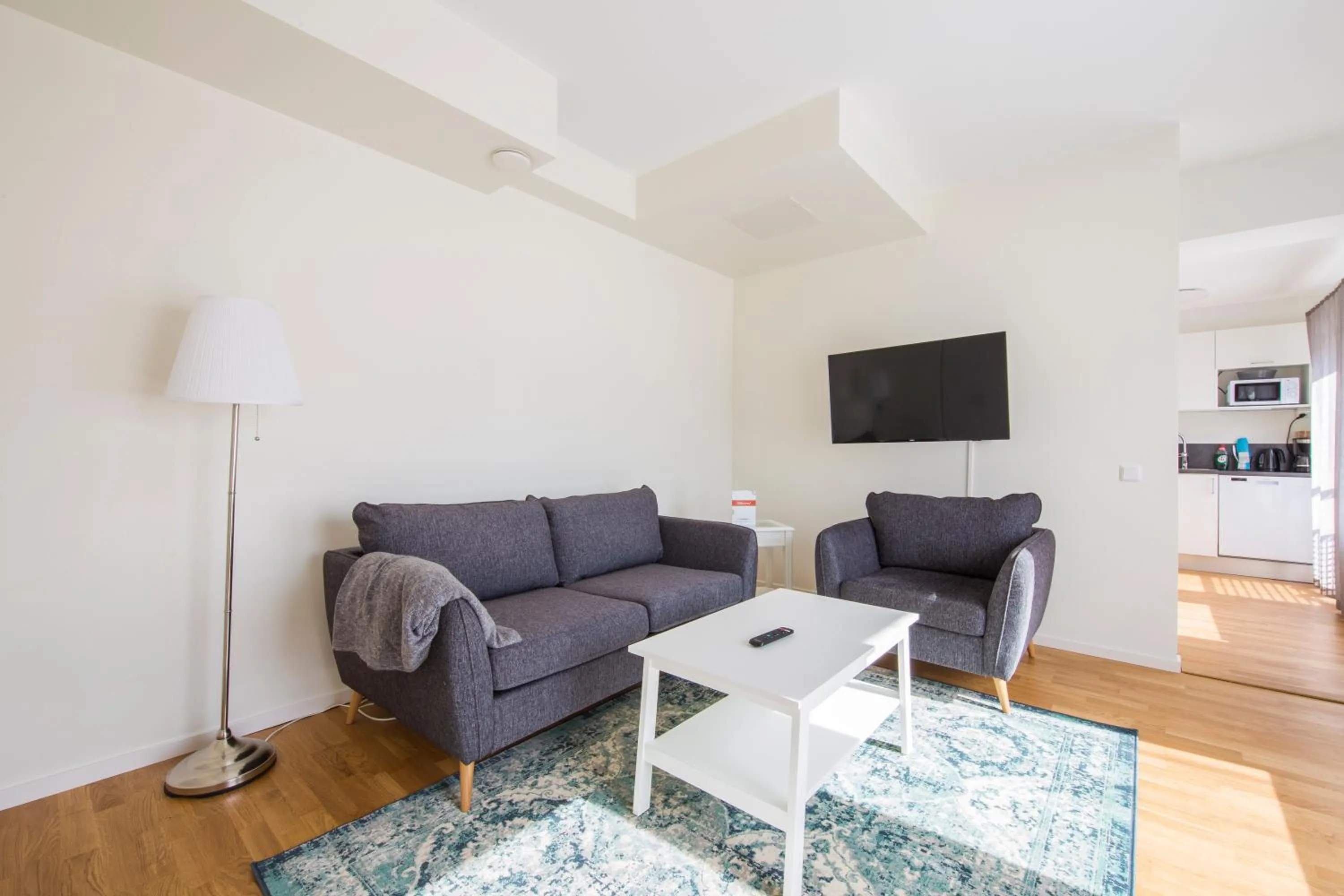 TV and multimedia in Continental Apartment Hotel Sollentuna