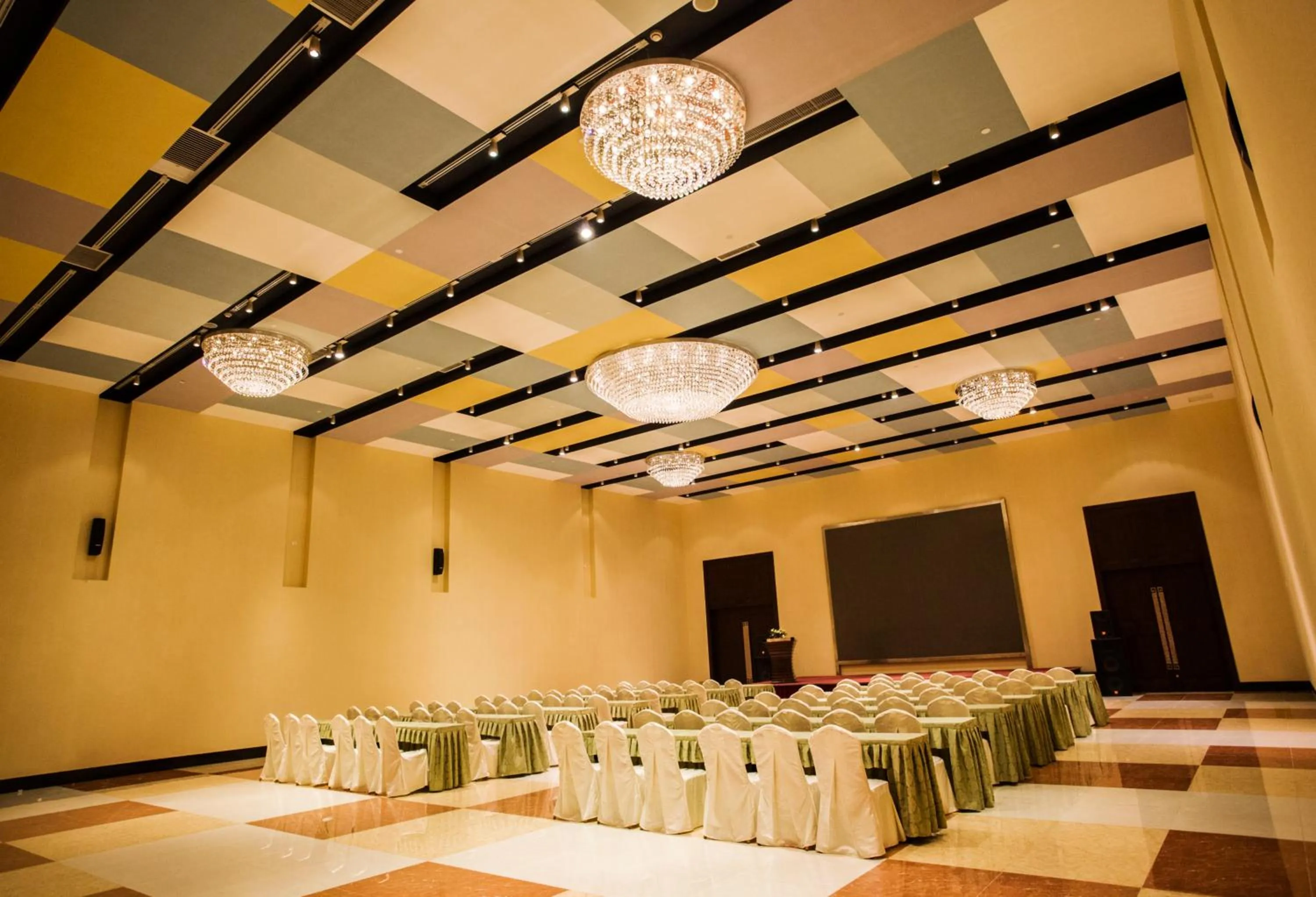 Banquet/Function facilities in Hotel MoMc
