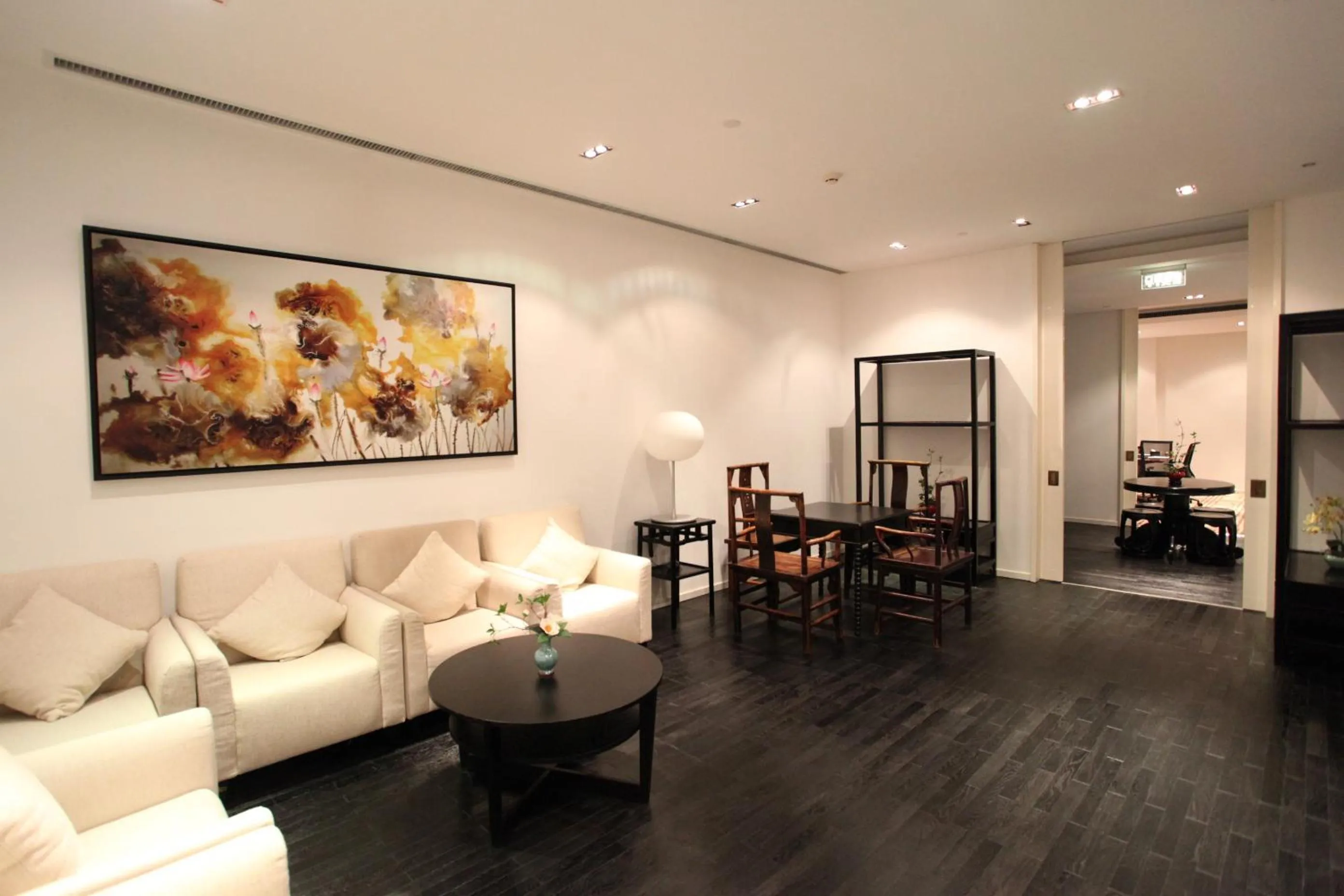 Lounge or bar, Seating Area in Hotel MoMc