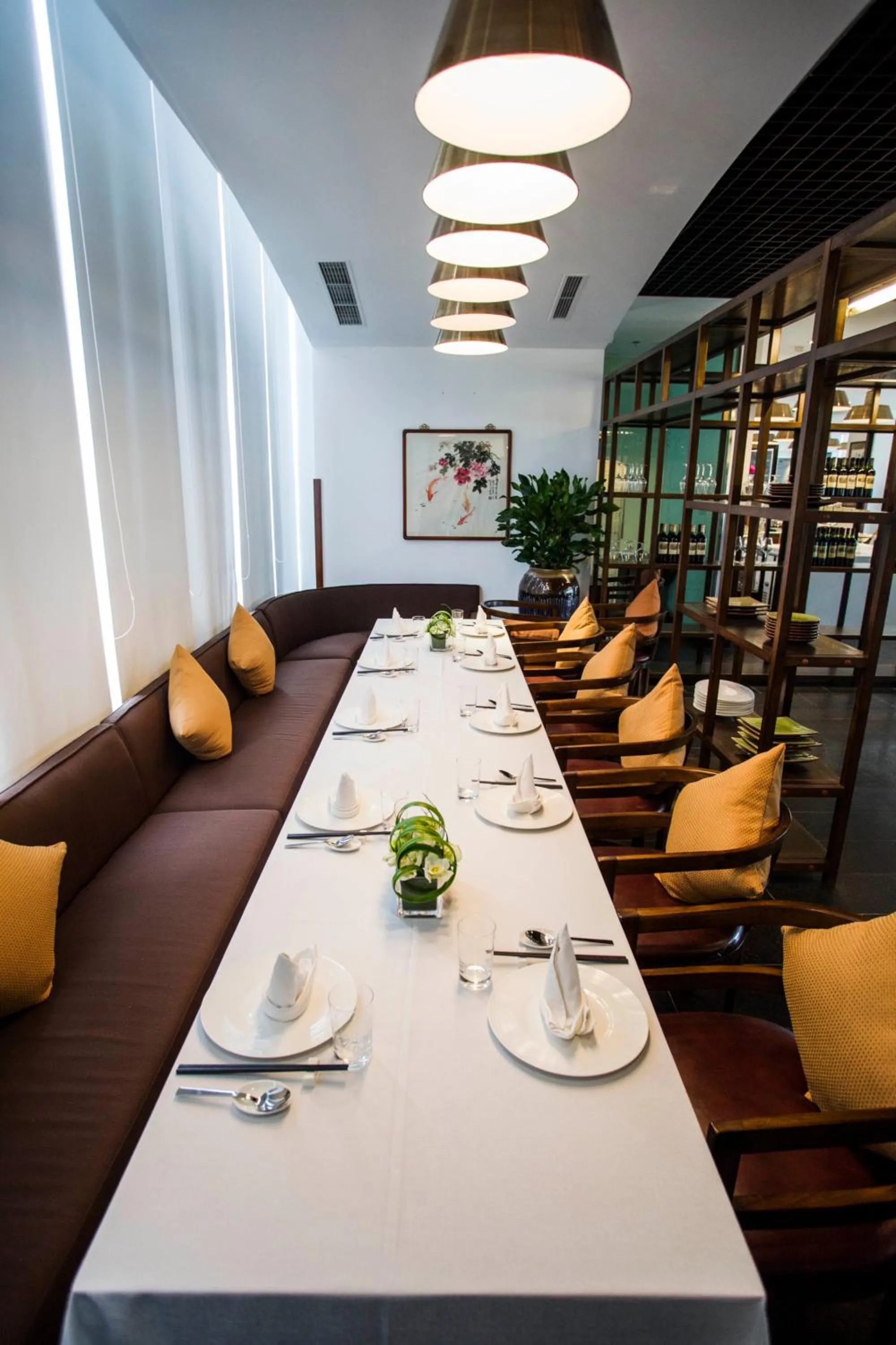 Lunch, Restaurant/Places to Eat in Hotel MoMc