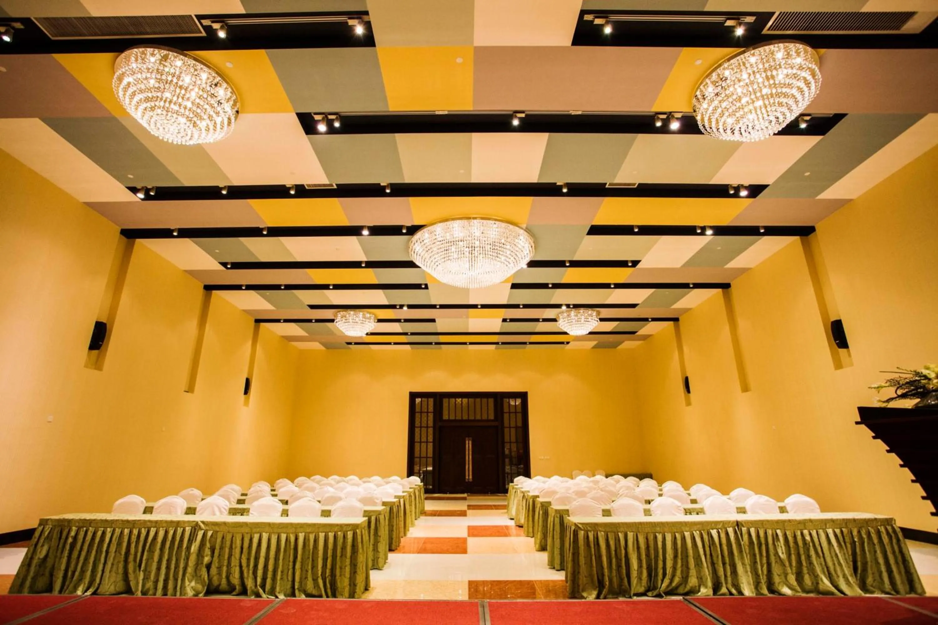 Banquet/Function facilities, Banquet Facilities in Hotel MoMc