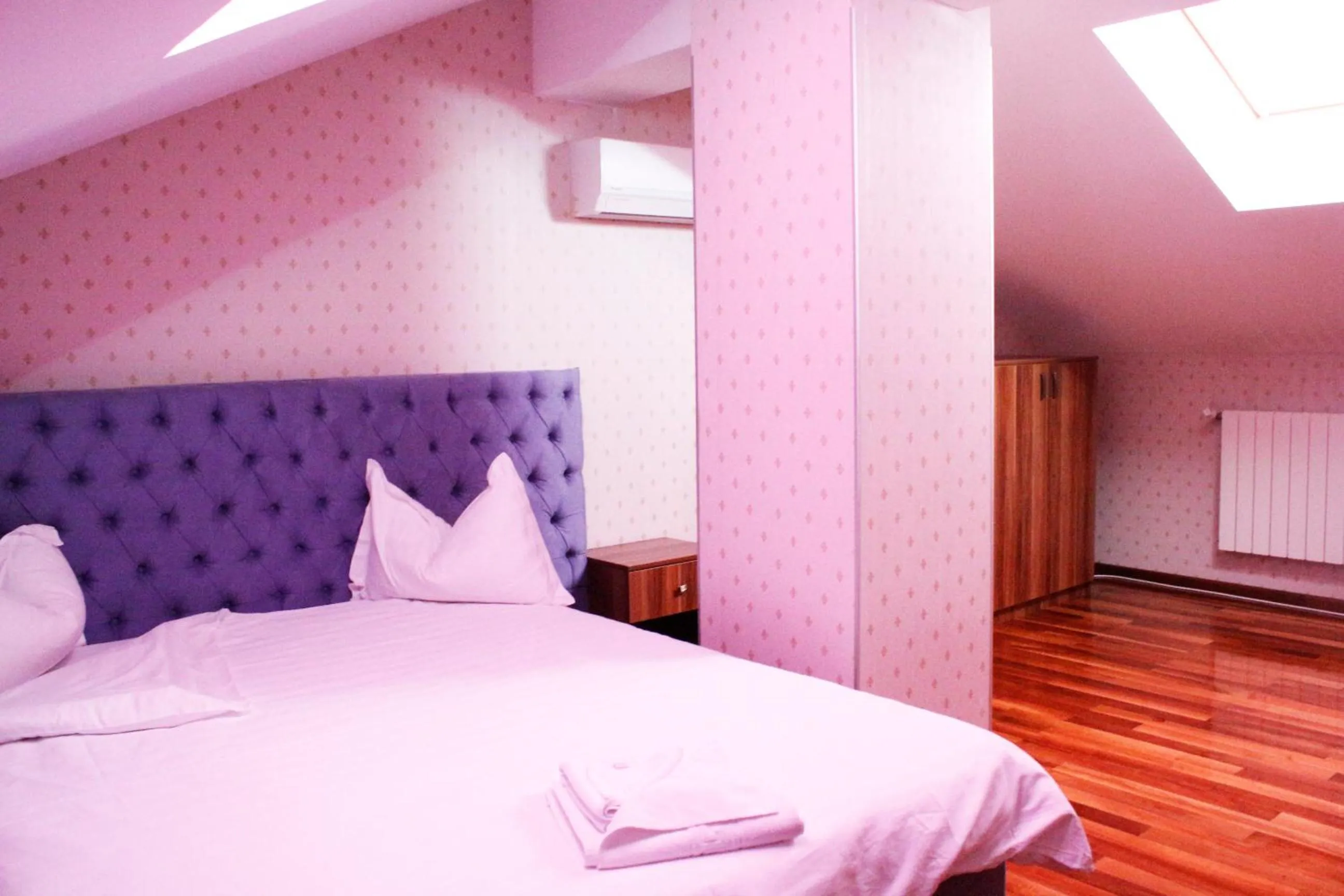 Bedroom, Bed in Hotel Papion