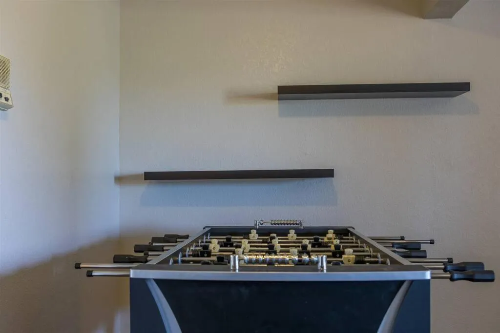 Gated Dobson Ranch townhouse, balcony, golf views