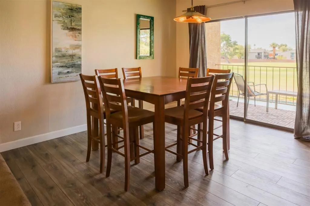 Gated Dobson Ranch townhouse, balcony, golf views