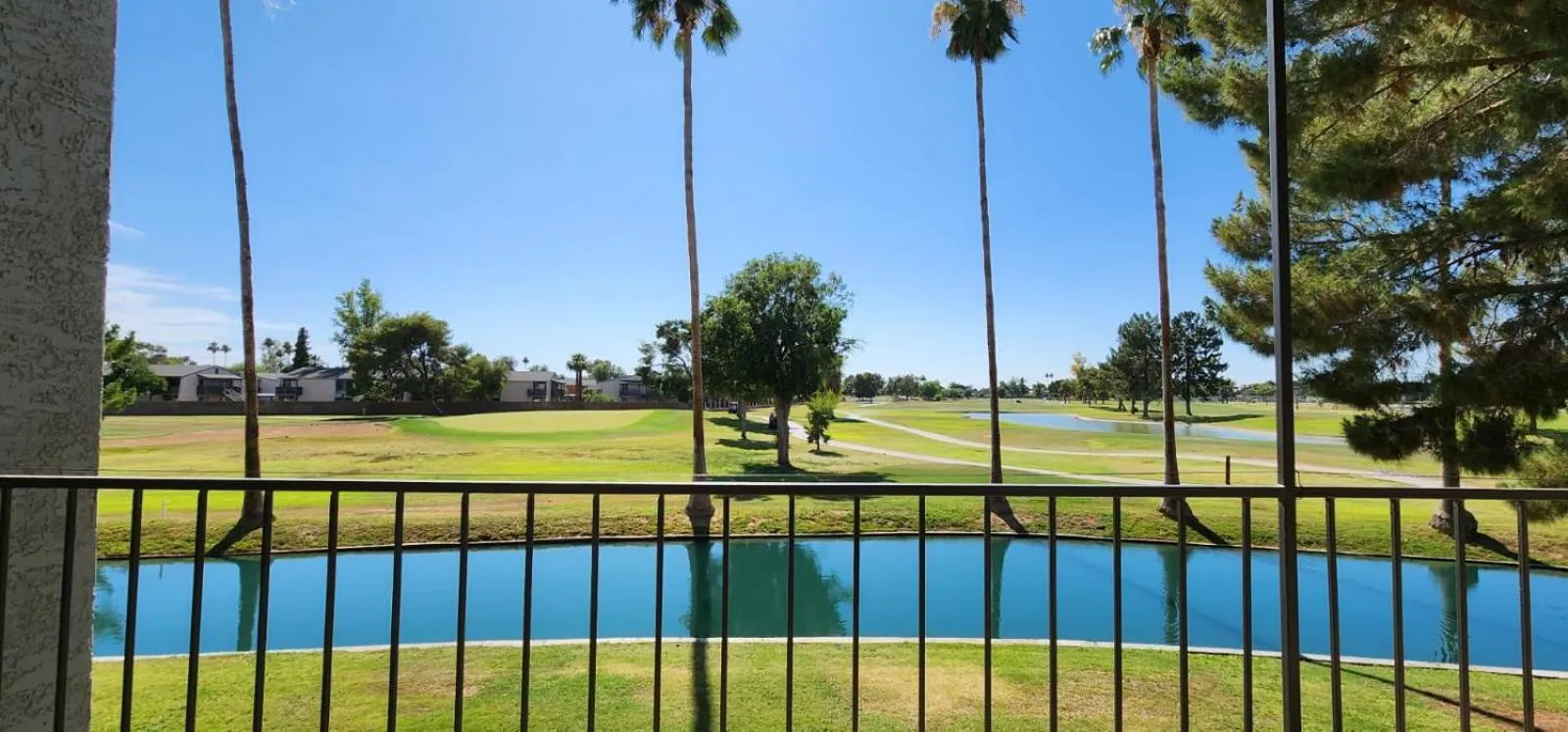 Gated Dobson Ranch townhouse, balcony, golf views