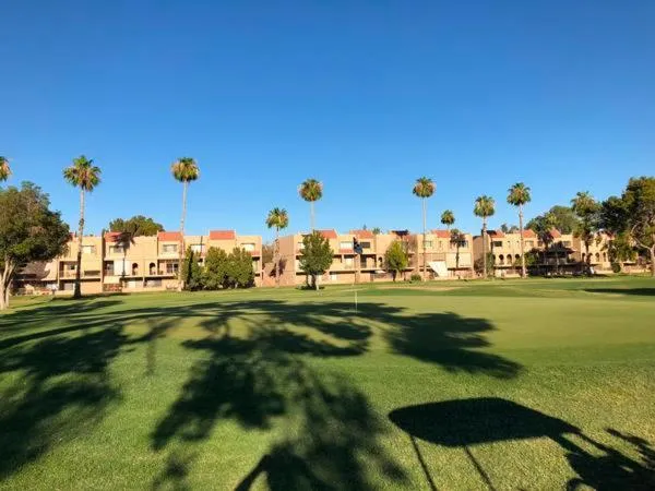 Gated Dobson Ranch townhouse, balcony, golf views