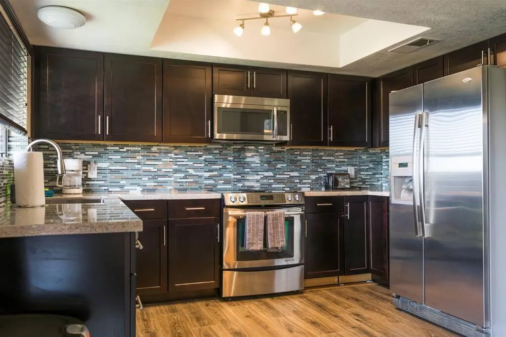 Gated Dobson Ranch townhouse, balcony, golf views