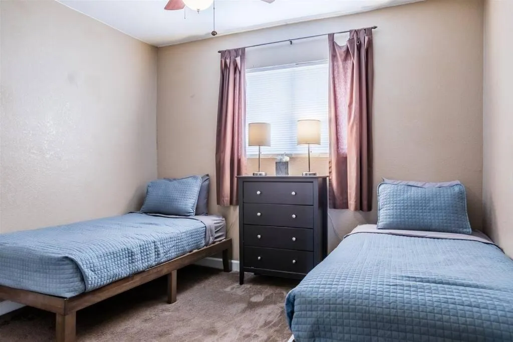 Gated Dobson Ranch townhouse, balcony, golf views