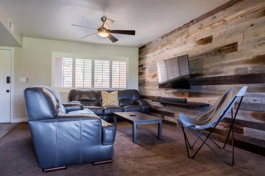 Gated Dobson Ranch townhouse, balcony, golf views