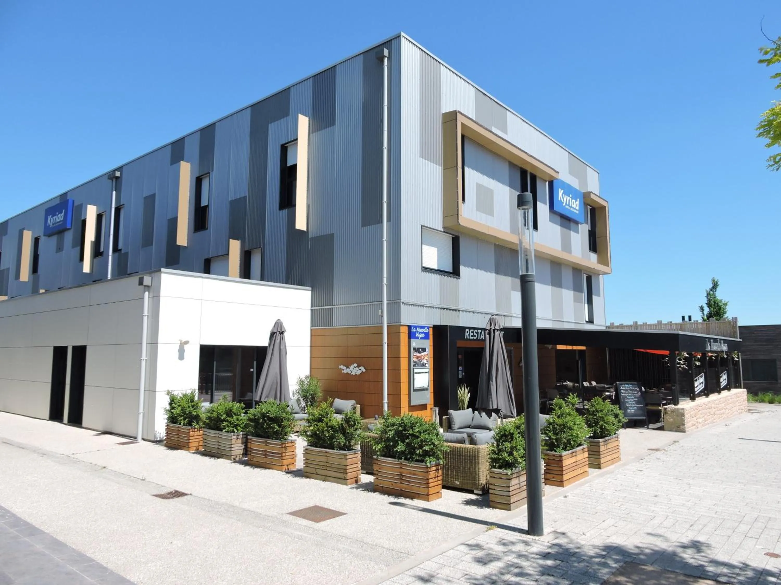 Property building in Kyriad Auray