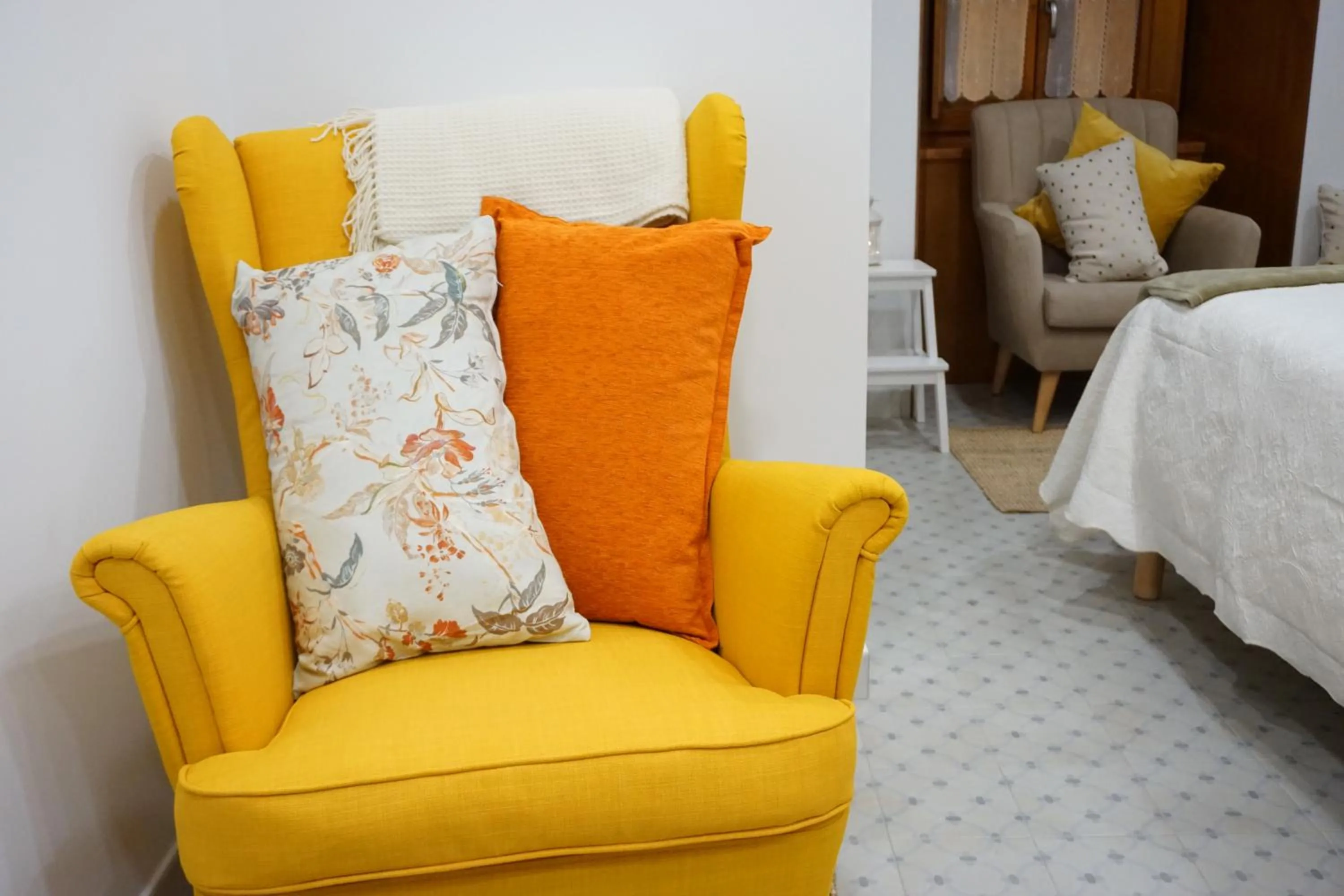 Living room, Bed in Apartamentos Turísticos El Peñón