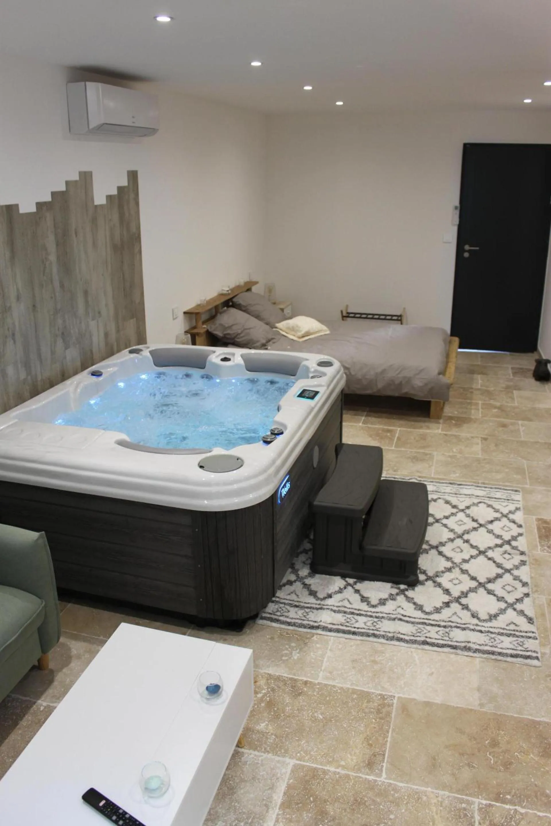 Other, Bed in Les secrets de l'isle