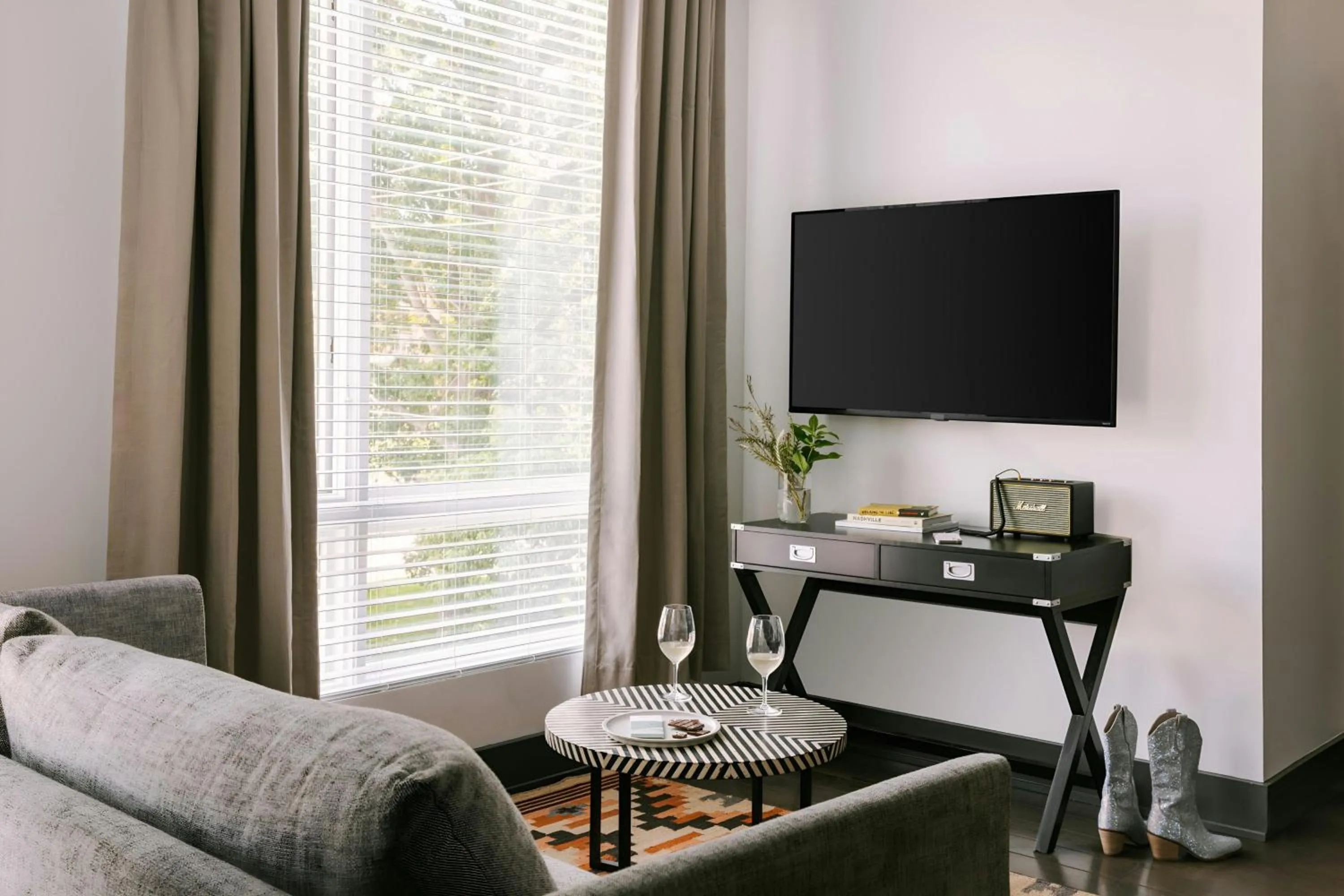 Living room in Sonder by Marriott Bonvoy Village 21 Apartments Hillsboro Village