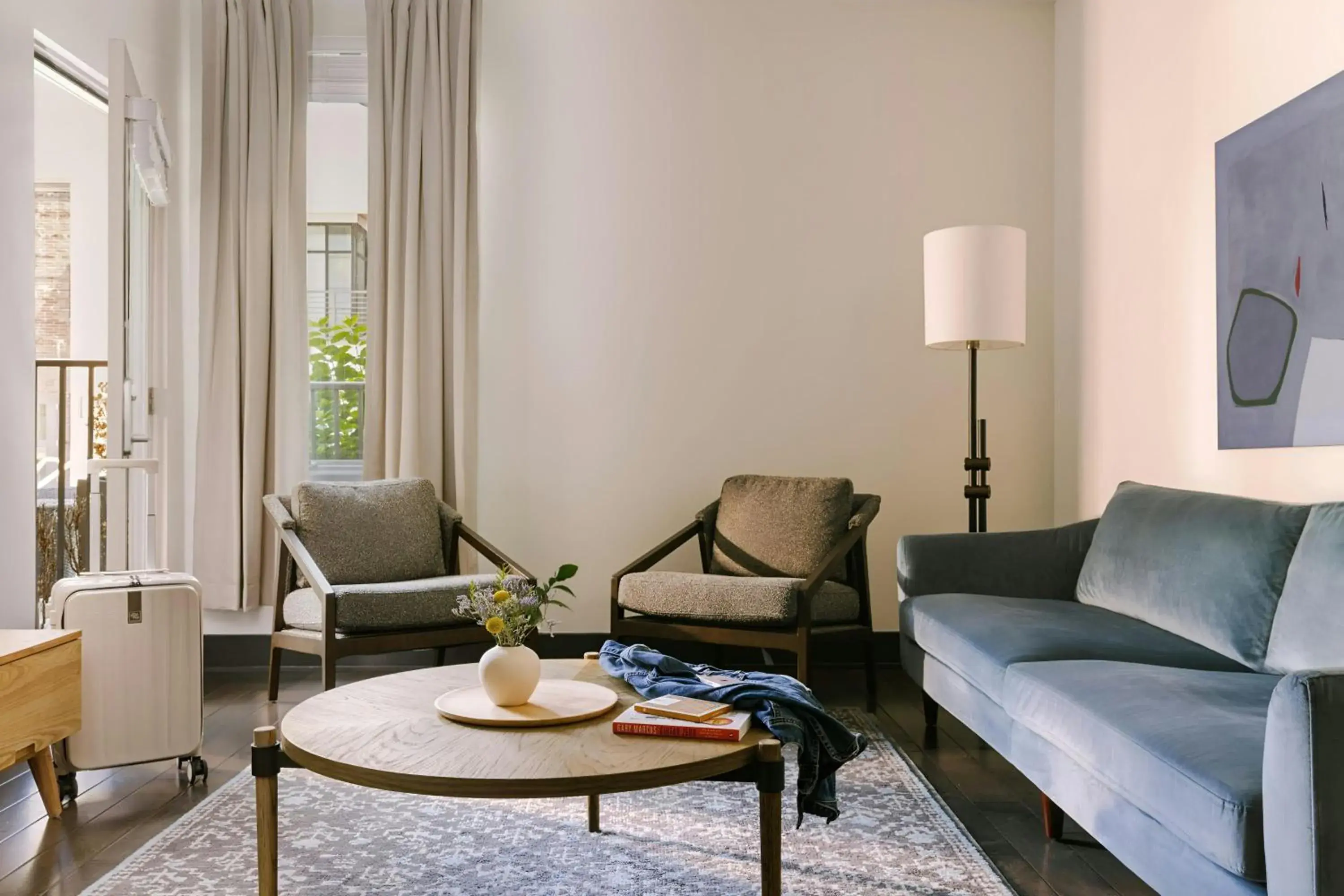 Spacious One-Bedroom Apartment with Queen or Double Bed in Sonder by Marriott Bonvoy Village 21 Apartments Hillsboro Village Spacious One-Bedroom Apartment with Queen or Double Bed in Sonder by Marriott Bonvoy Village 21 Apartments Hillsboro Village