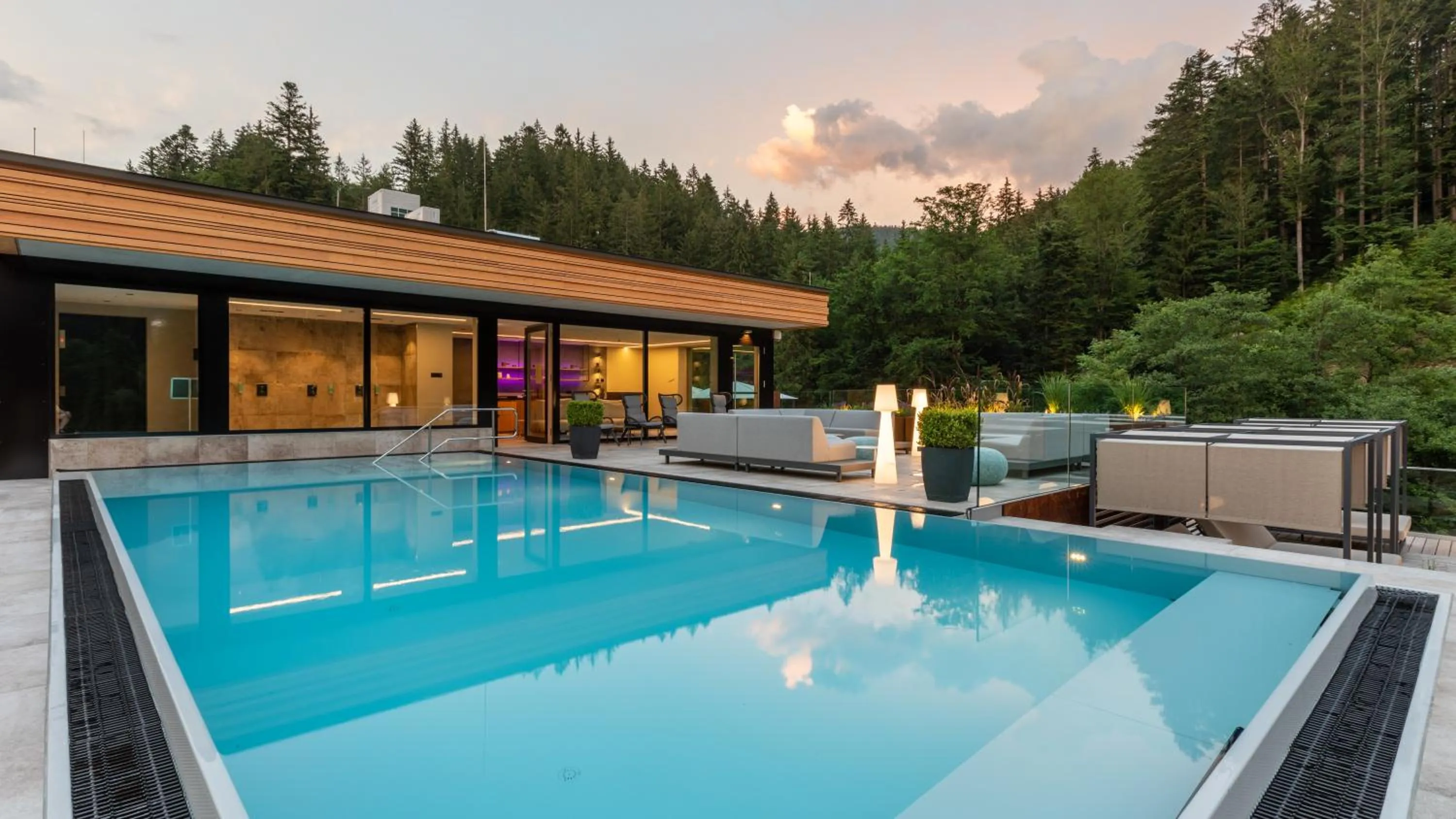 Swimming pool in Sackmann Genuss und Spa Resort